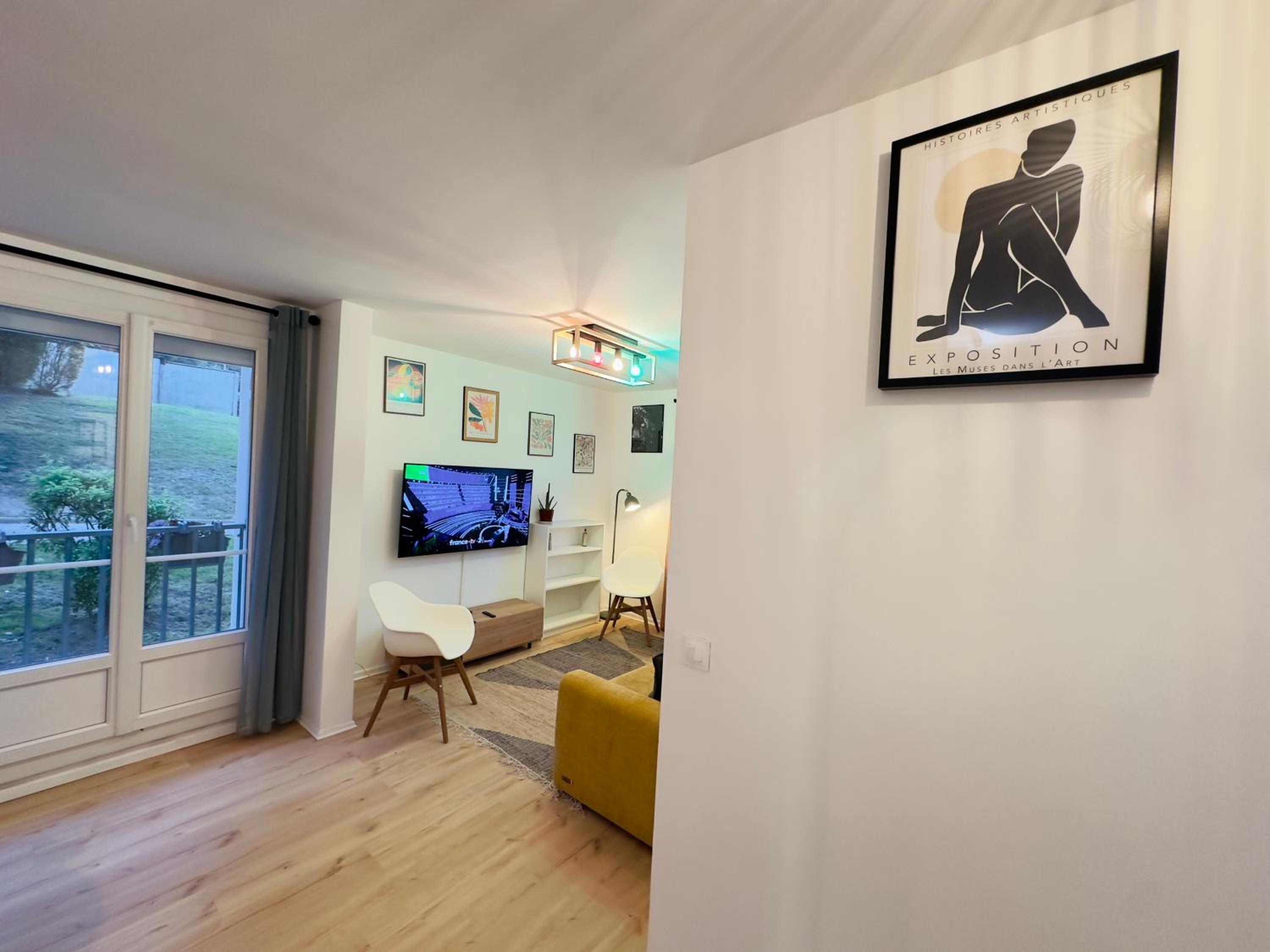 Confort et Verdure 2 Pièces Moderne avec Parking à Domont by Immo Kit Bnb