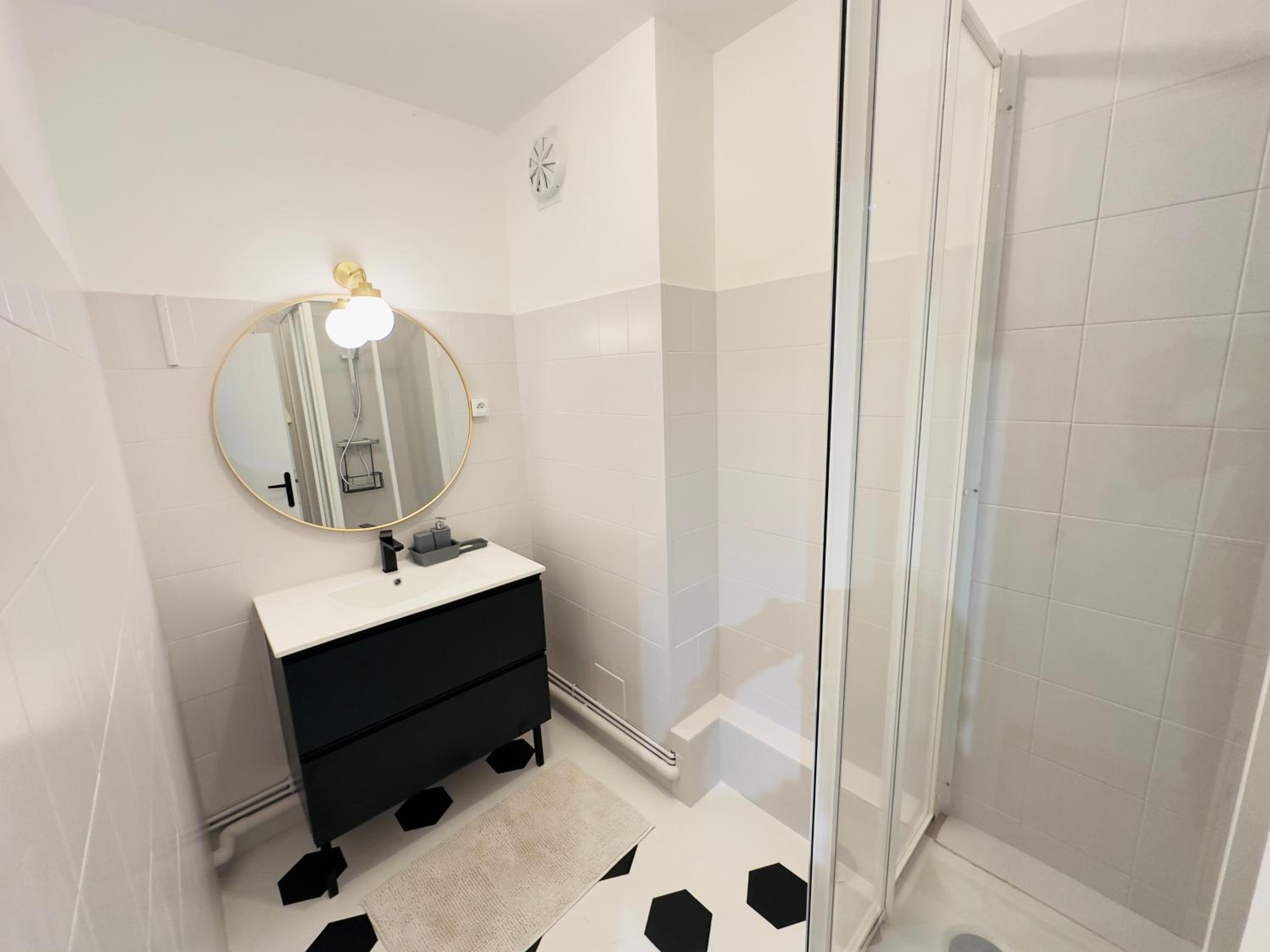 Confort et Verdure 2 Pièces Moderne avec Parking à Domont by Immo Kit Bnb