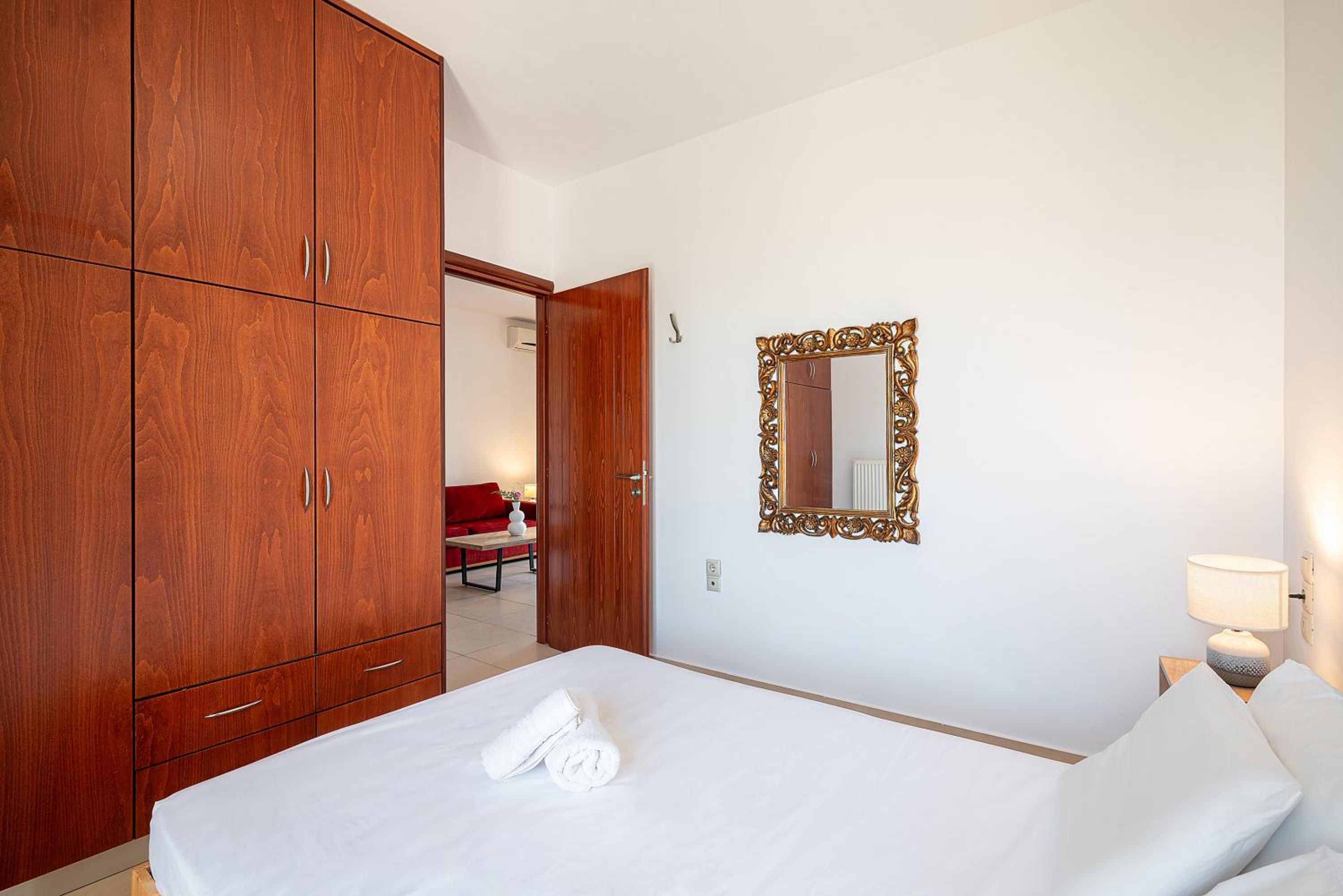 Light House Chania - 5 Min to Beach and Free Parking