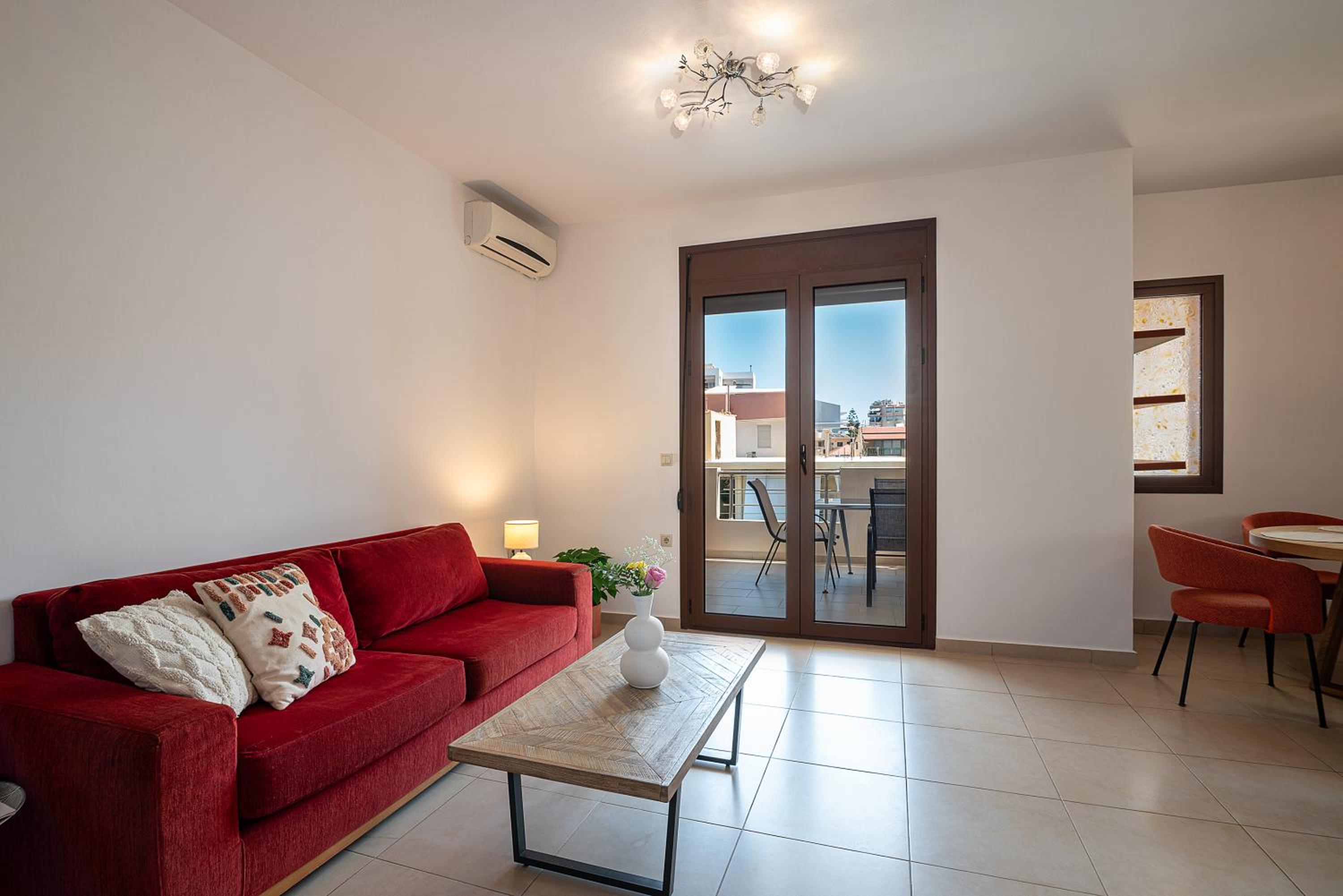 Light House Chania - 5 Min to Beach and Free Parking