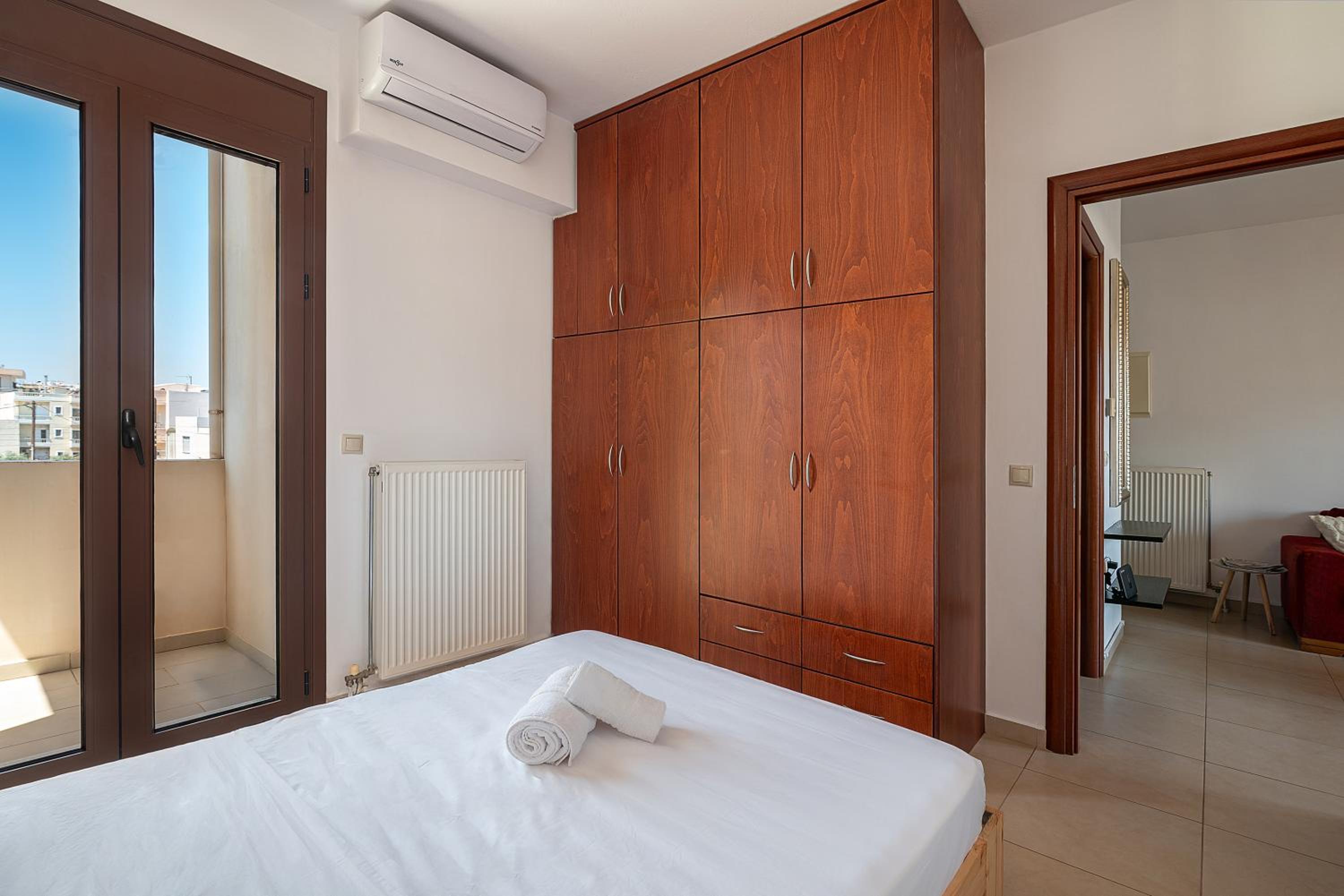 Light House Chania - 5 Min to Beach and Free Parking