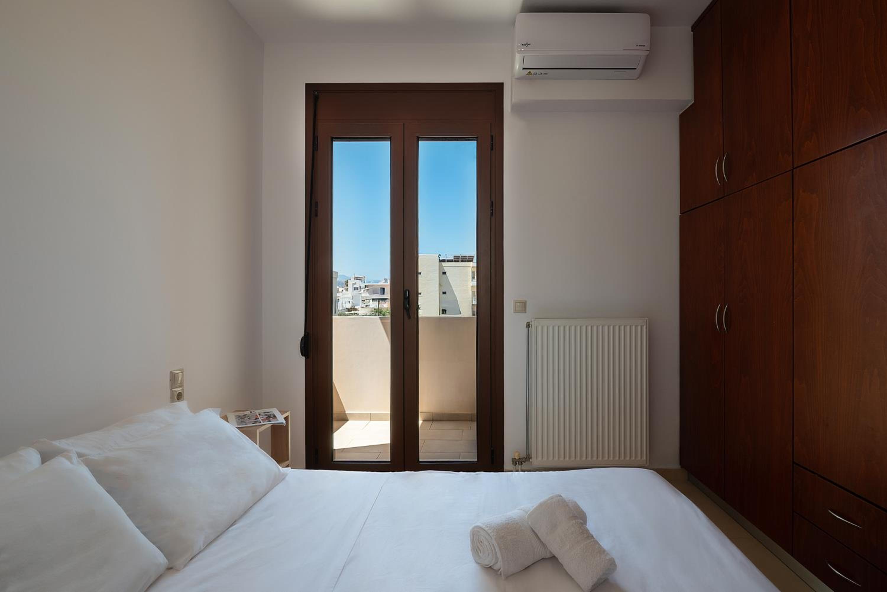 Light House Chania - 5 Min to Beach and Free Parking