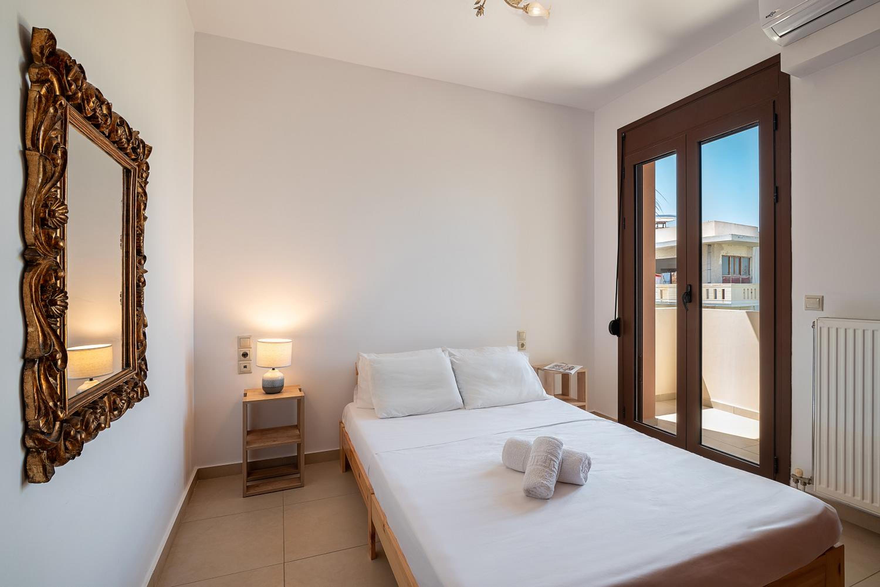 Light House Chania - 5 Min to Beach and Free Parking
