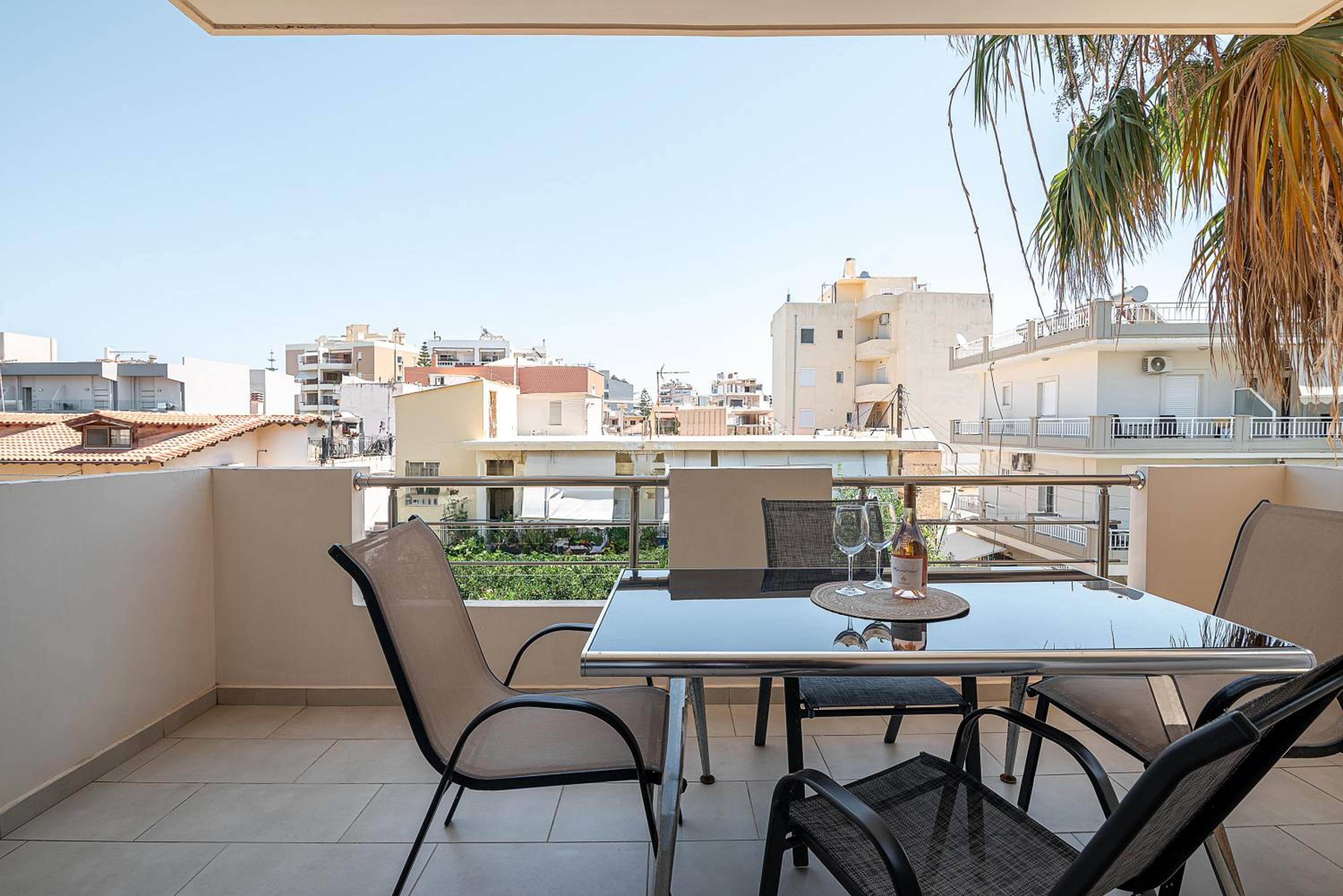 Light House Chania - 5 Min to Beach and Free Parking