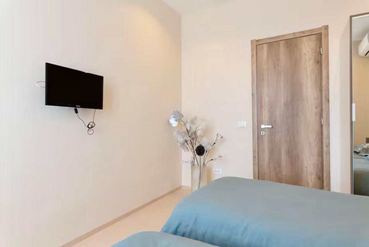 3 ROOMS - DOWNTOWN CANNES - 2 MIN FROM PALAIS Festivals