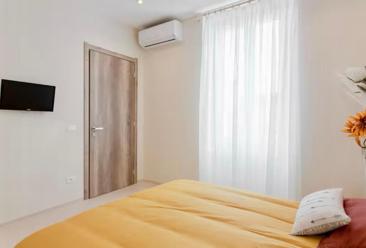 3 ROOMS - DOWNTOWN CANNES - 2 MIN FROM PALAIS Festivals