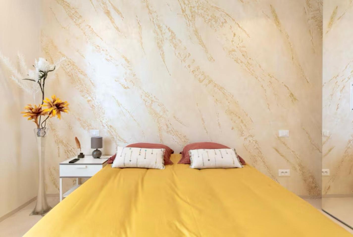 3 ROOMS - DOWNTOWN CANNES - 2 MIN FROM PALAIS Festivals