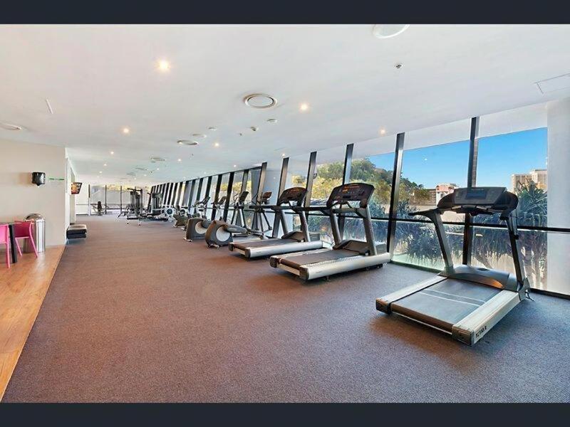 Mantra Circle on Cavill High Floor Spa Luxury