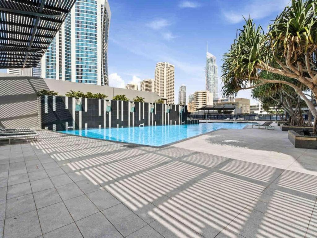 Mantra Circle on Cavill High Floor Spa Luxury