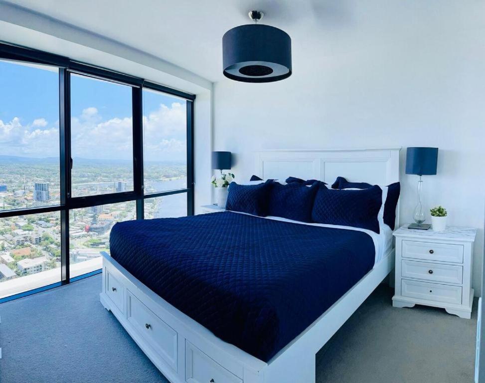 Mantra Circle on Cavill High Floor Spa Luxury