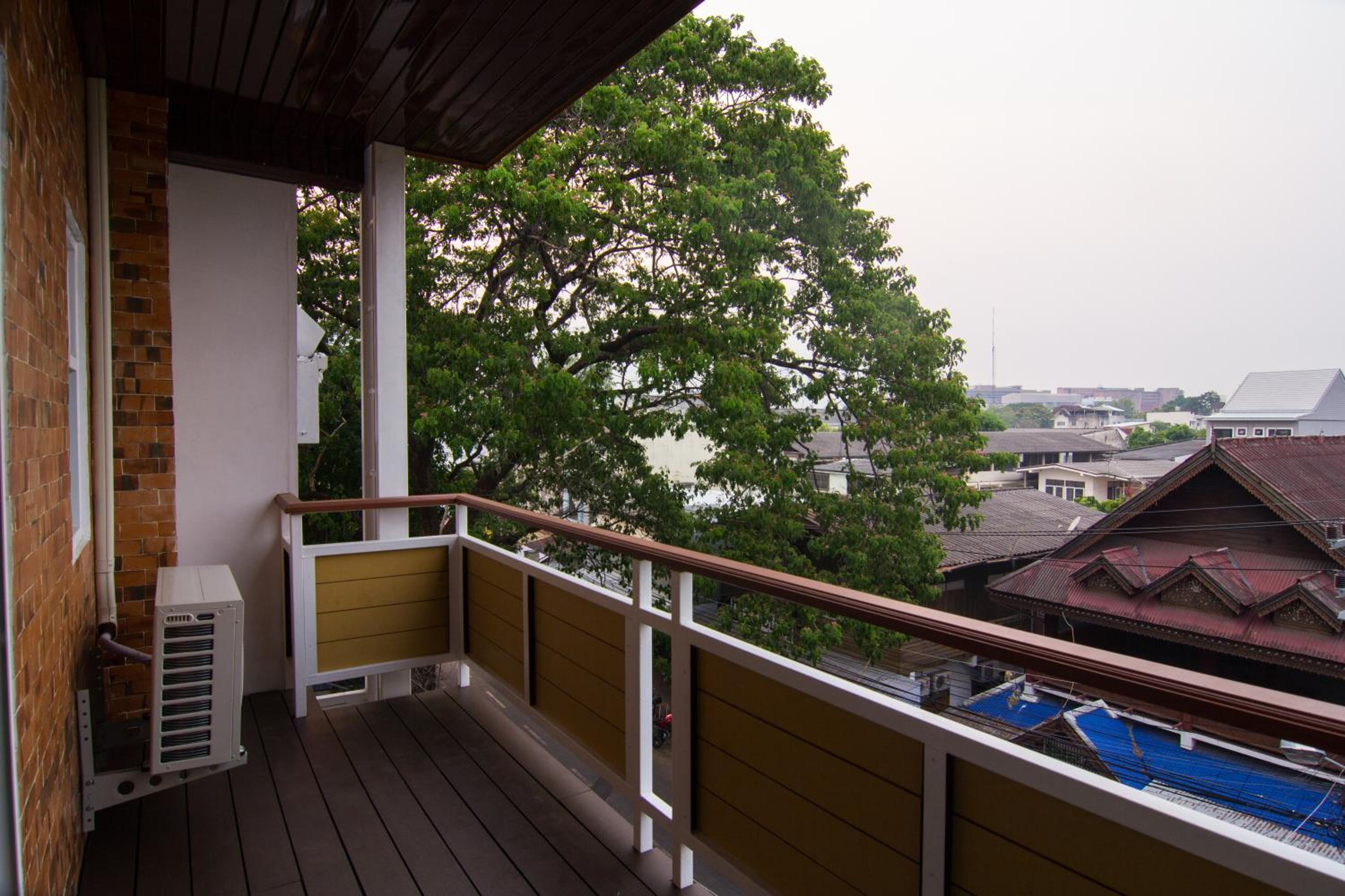 Suan Dok Gate Guesthouse