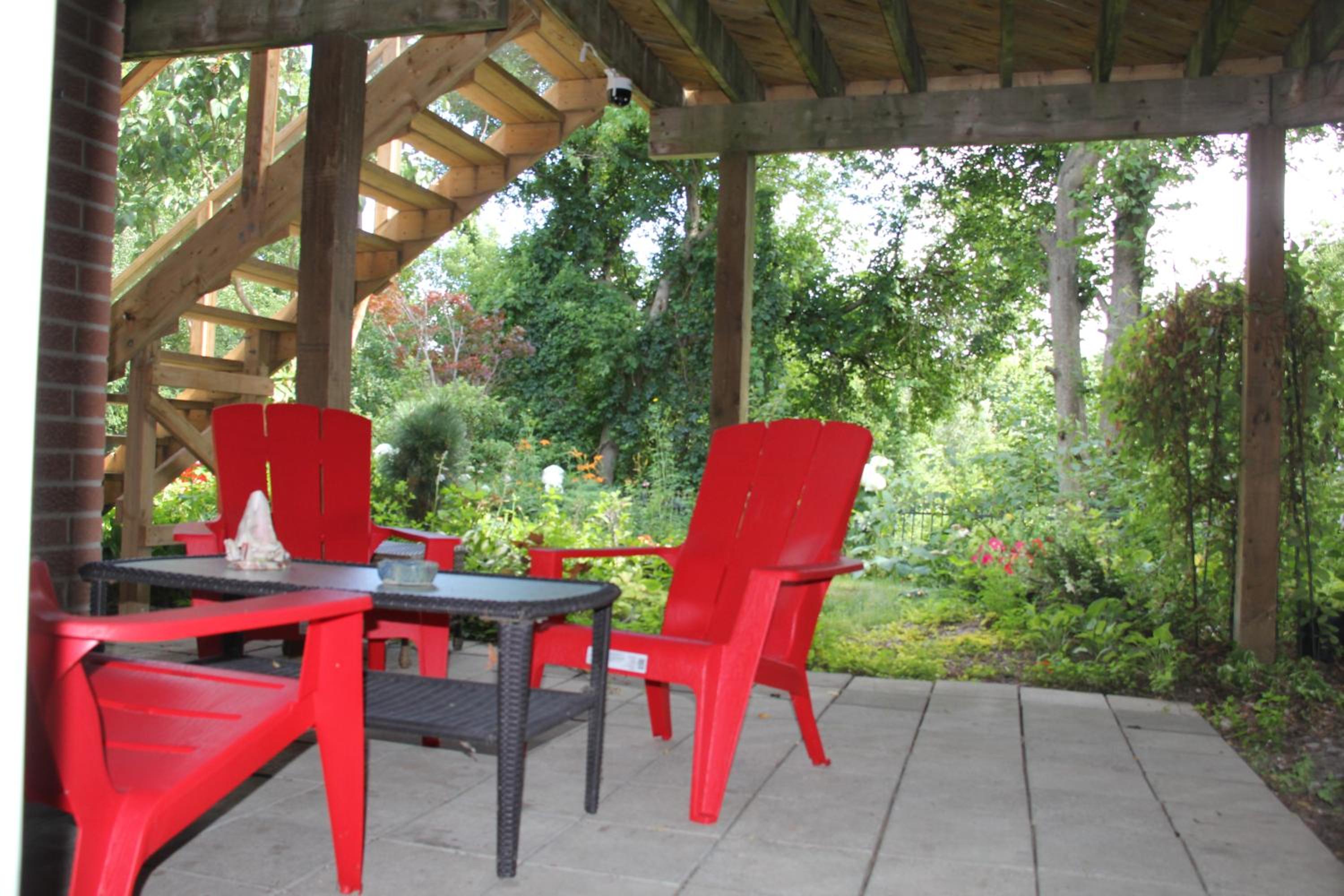 Serene Don River Nature gateway- 2BR suite, Private Patio, Free Parking