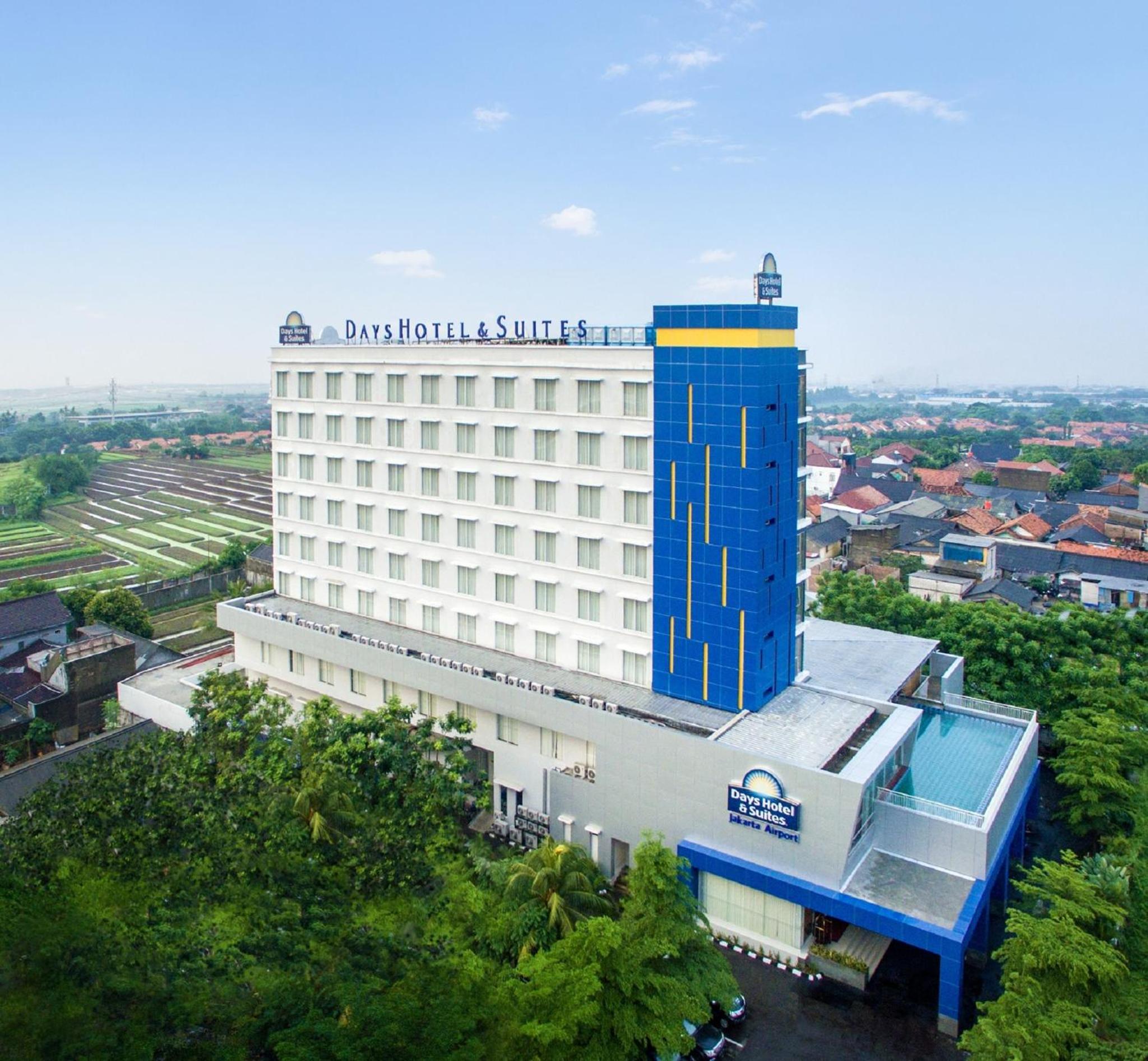 Hotel Days Hotel & Suites by Wyndham Jakarta Airport - Image 1