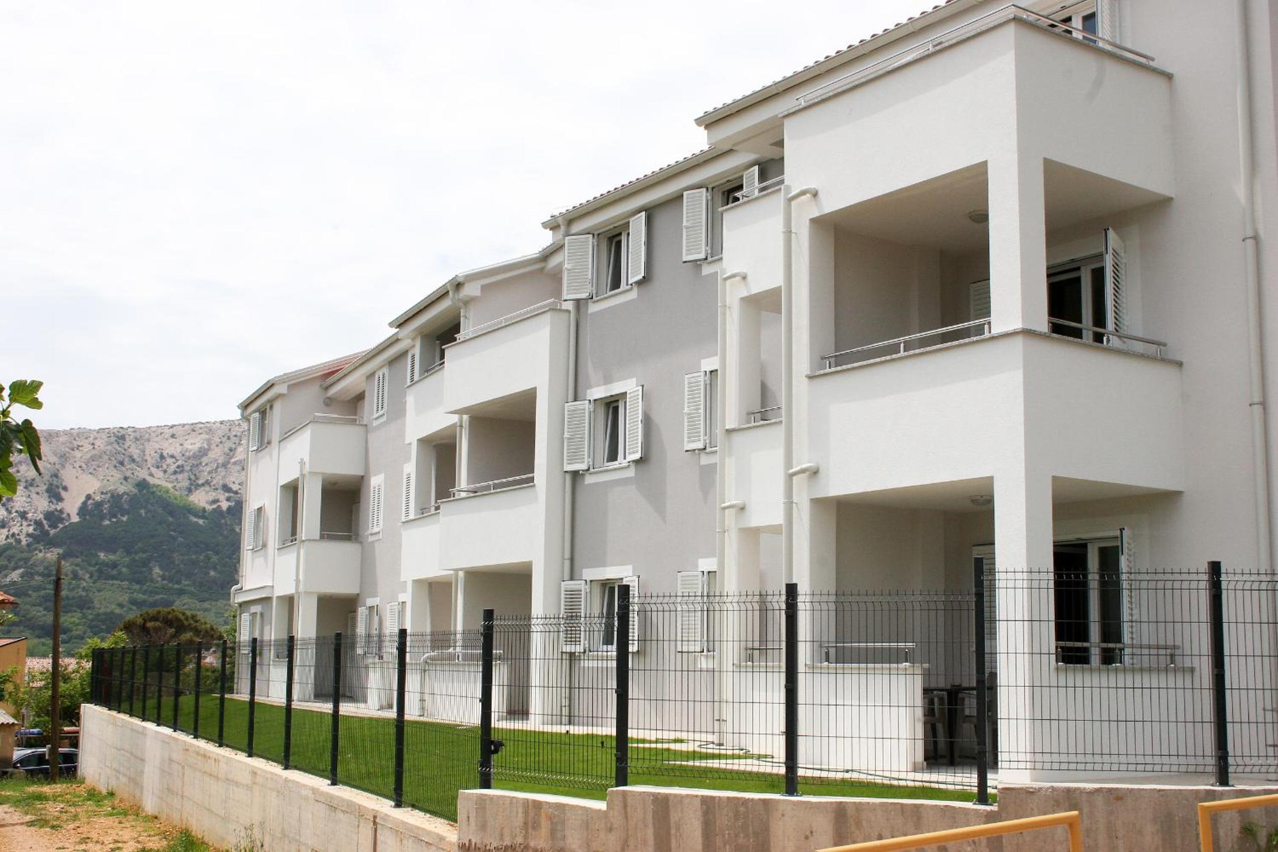Apartments Crnekovic Tomislava 8 view 4