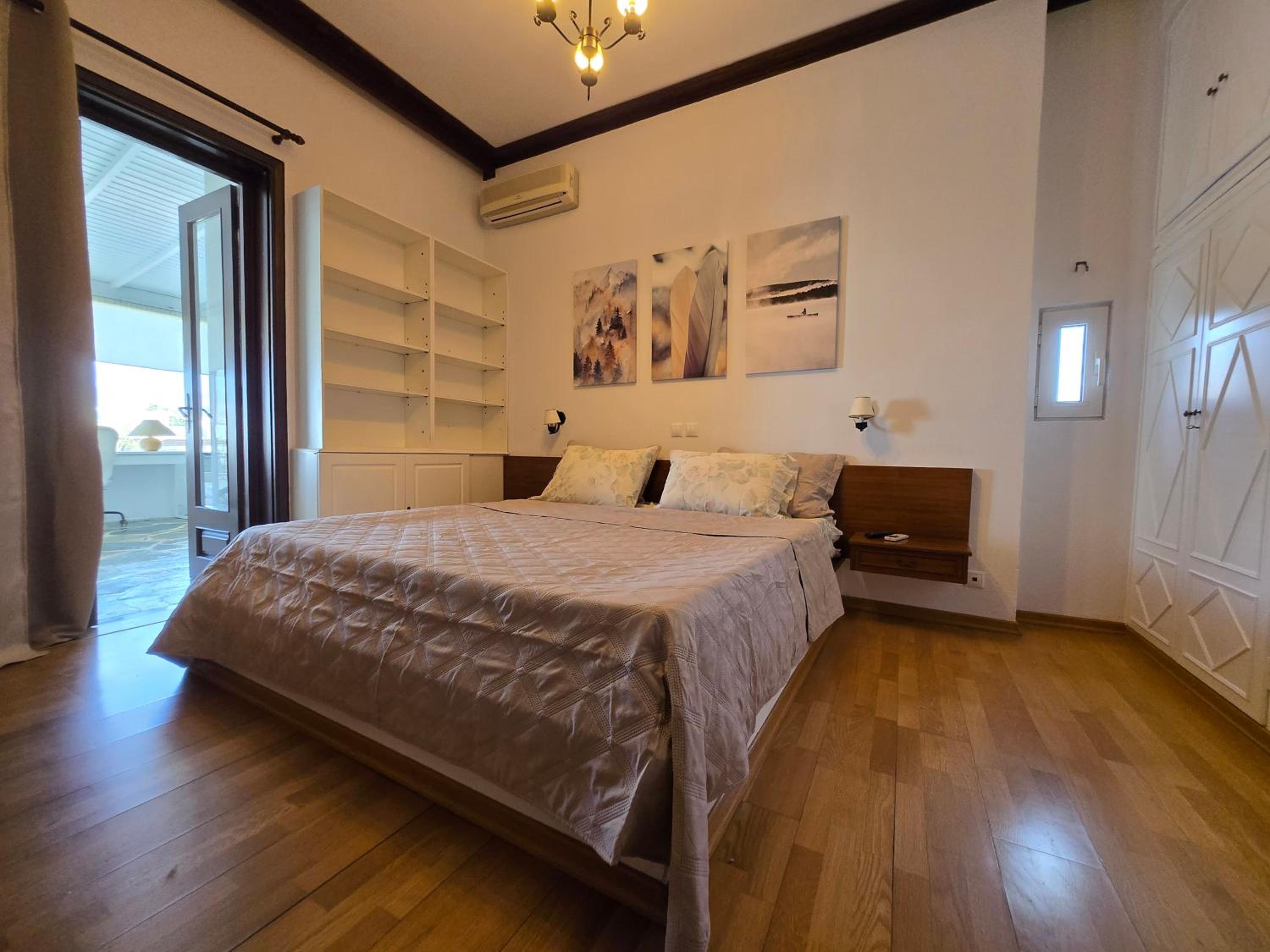 The-terrace-of-glyfada