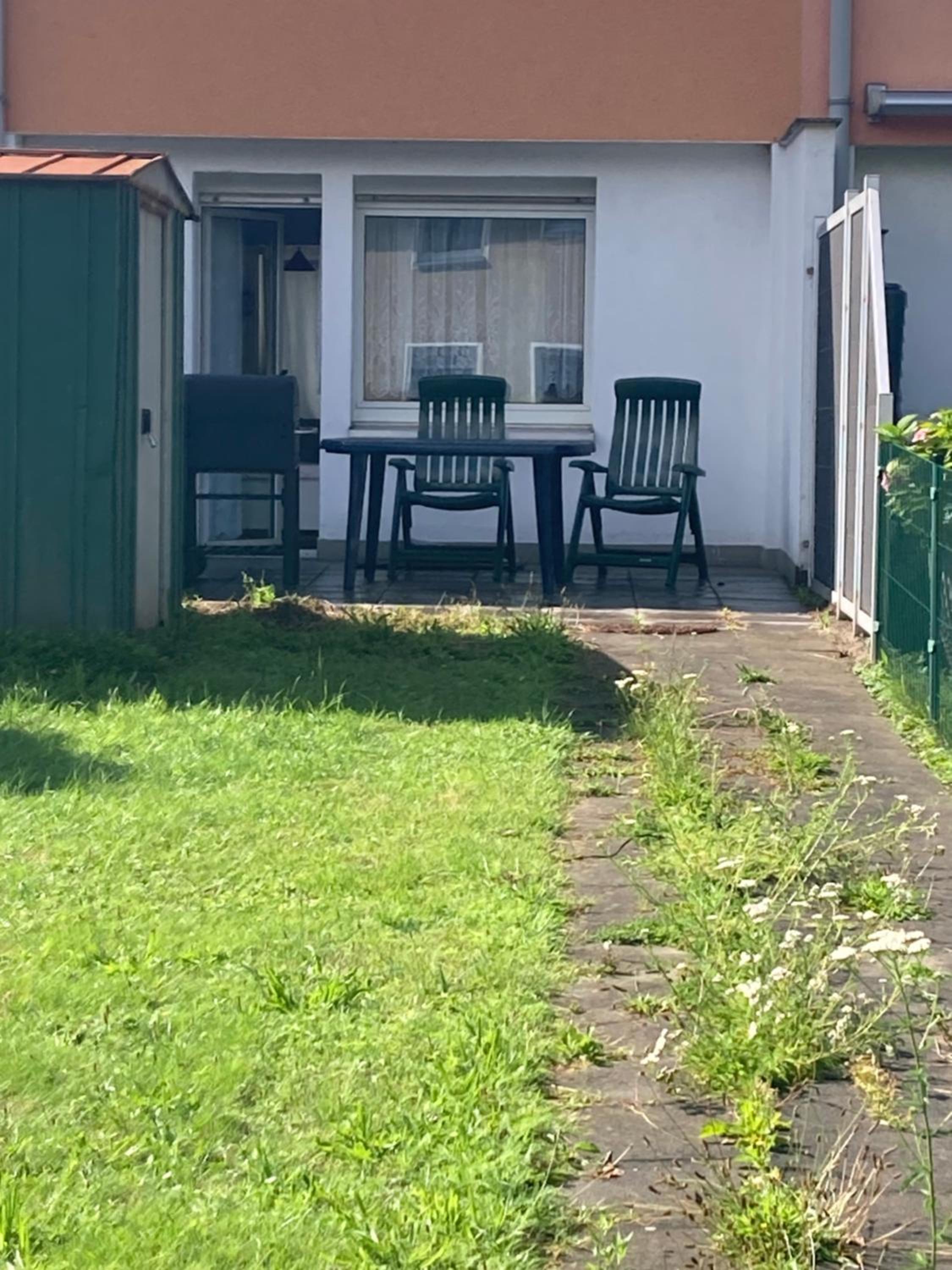 Gemütliches ganzes Apartment, selbst check in Küche Parkplatz Waschmaschine Kamin Terrasse Garten,eigene Dusche und WC