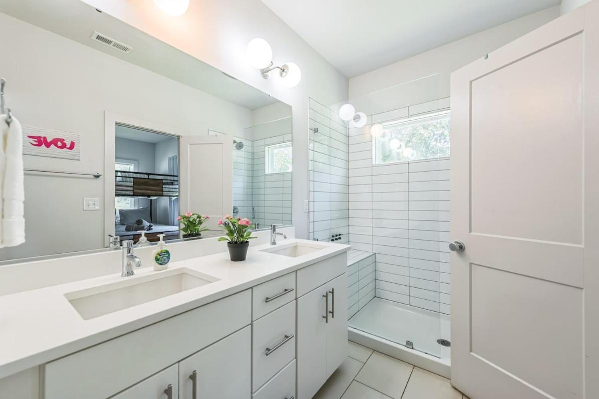 Queen City 4BR 3BA Retreat