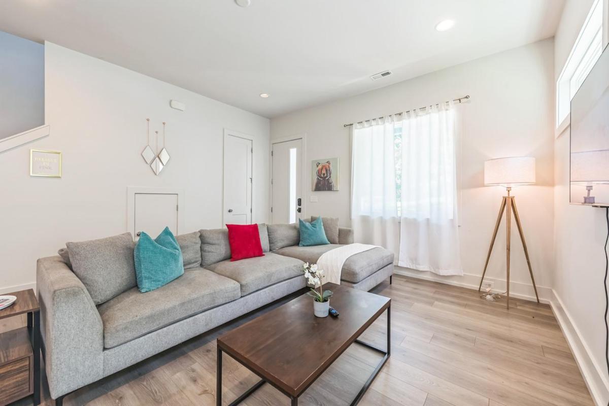 Queen City 4BR 3BA Retreat
