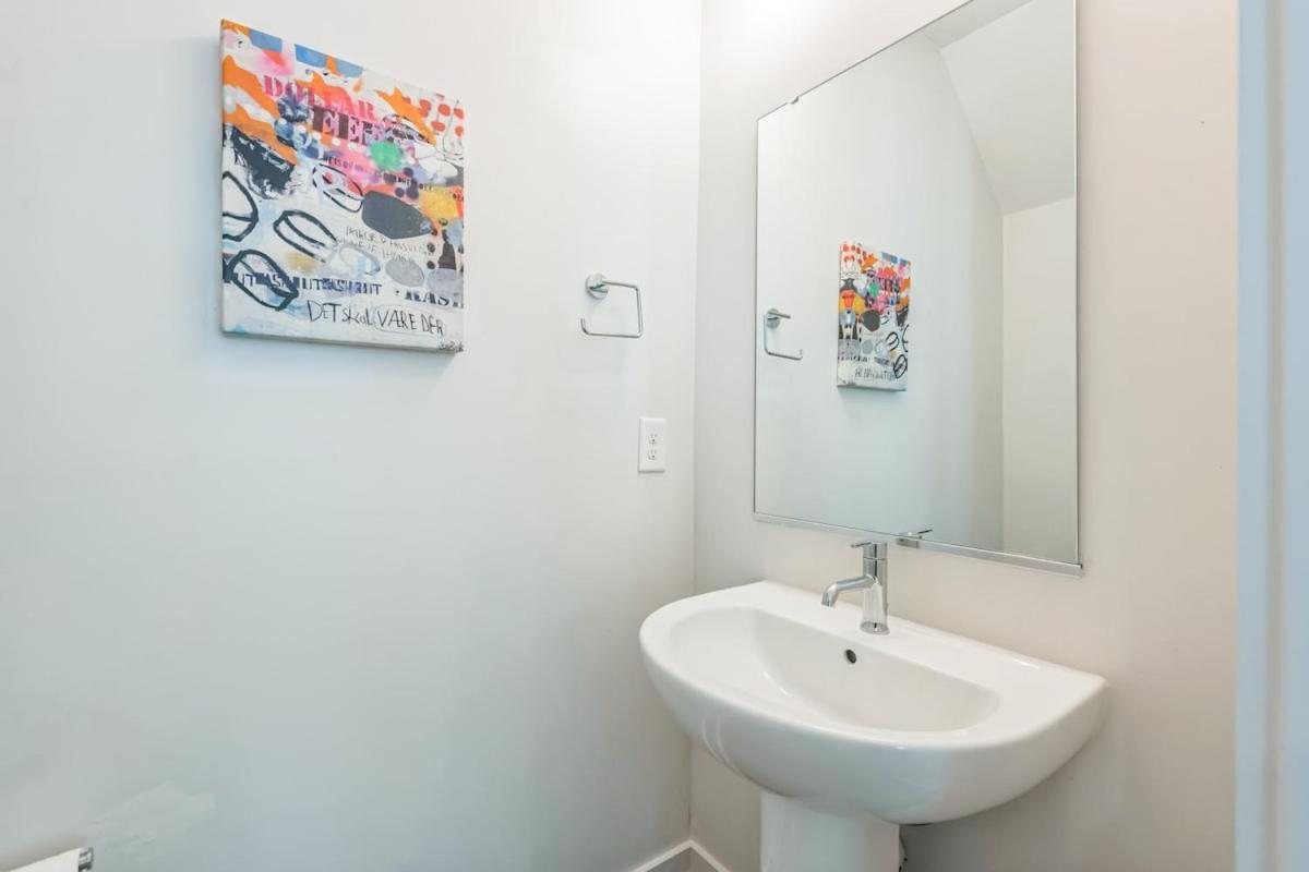 Queen City 4BR 3BA Retreat