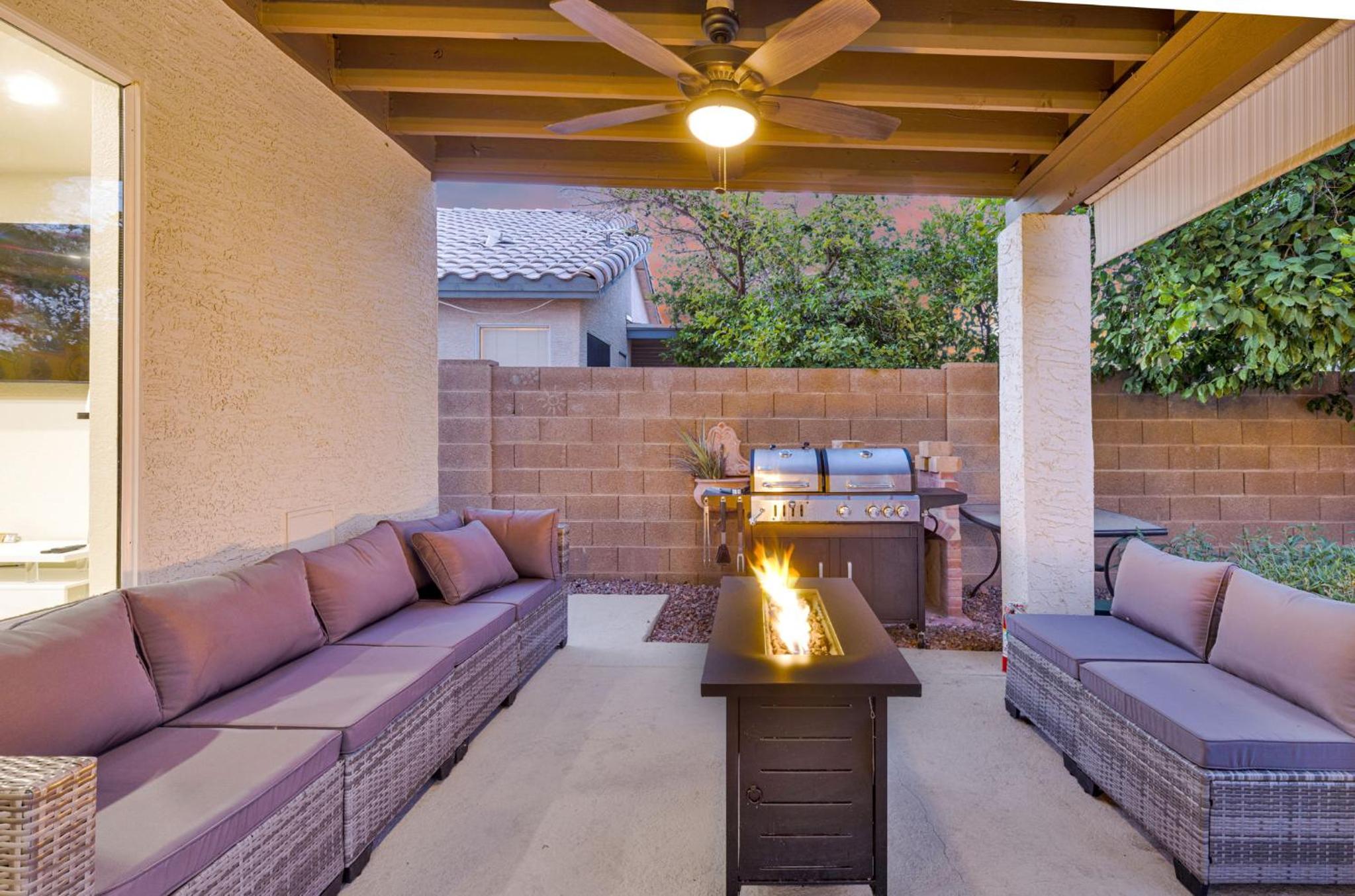 Sparkling Saltwater Pool - Spa - Firepit - WiFi - 4BR 3BA - Near Top Golf Courses