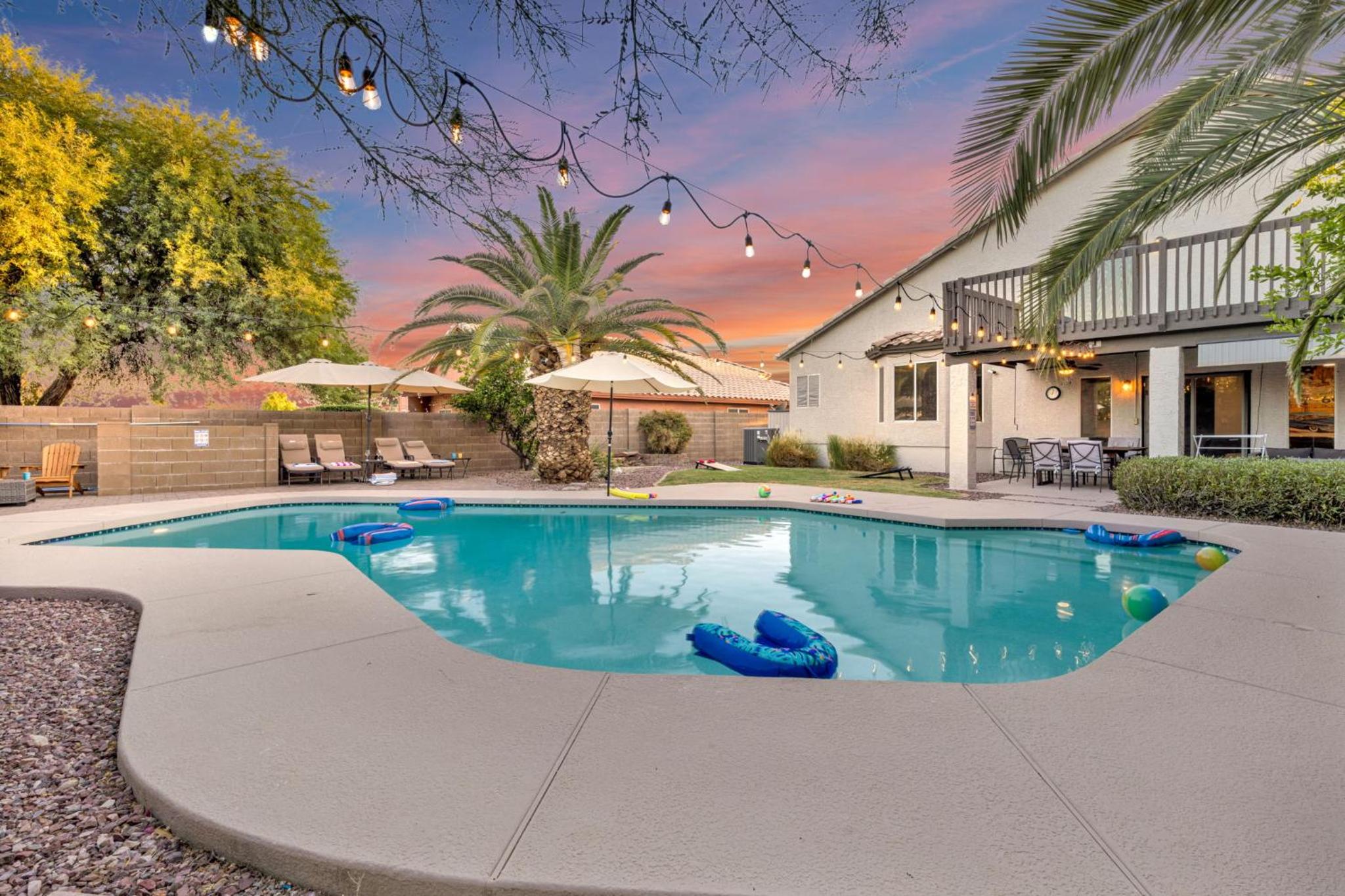 Sparkling Saltwater Pool - Spa - Firepit - WiFi - 4BR 3BA - Near Top Golf Courses