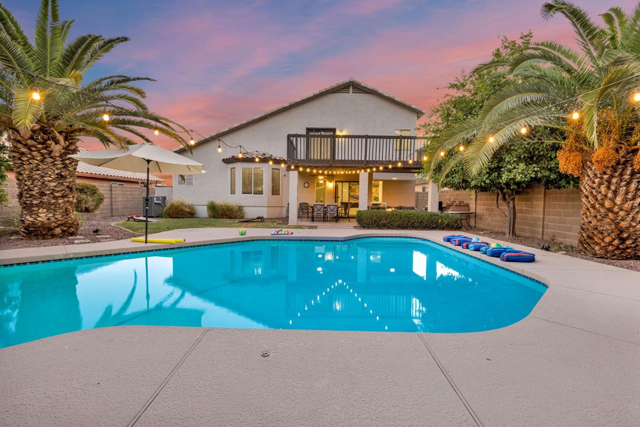 Sparkling Saltwater Pool - Spa - Firepit - WiFi - 4BR 3BA - Near Top Golf Courses