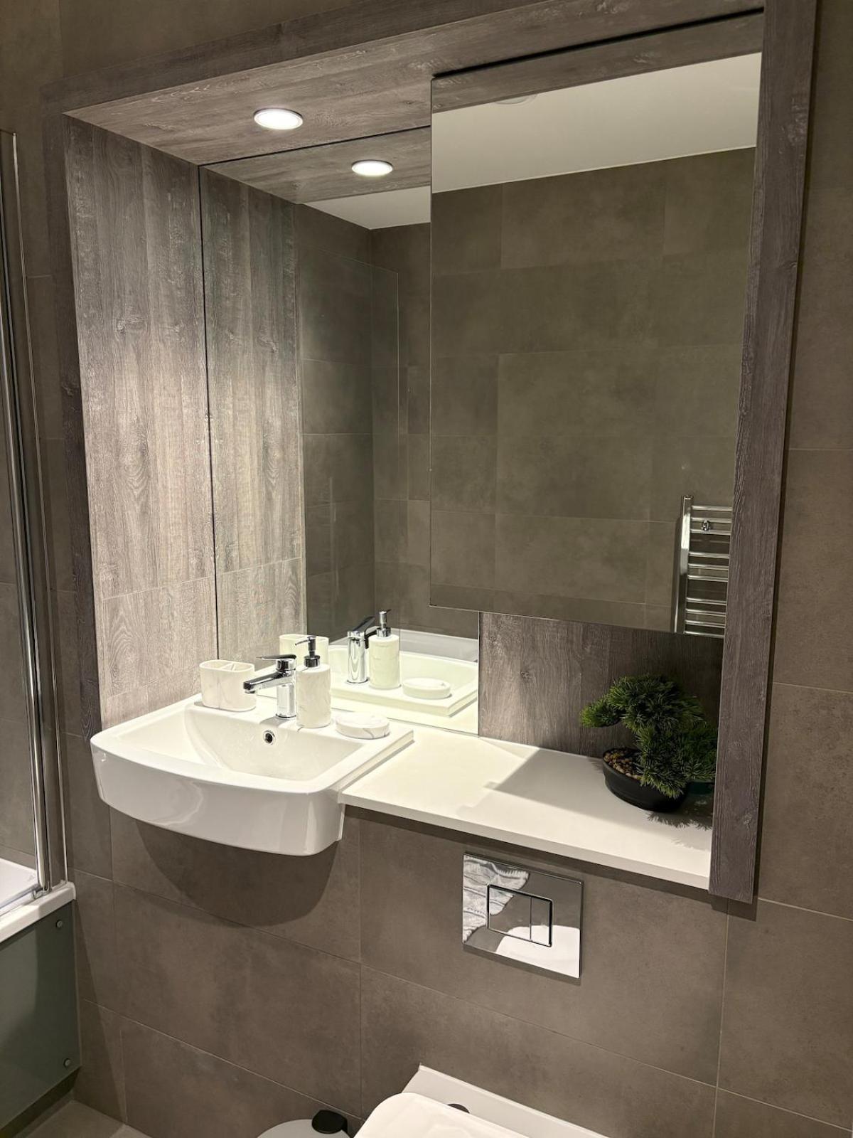 Stylish Luxury 1 Bed Flat at the Heart of Birmingham-Birmingham City Centre -FREE Parking