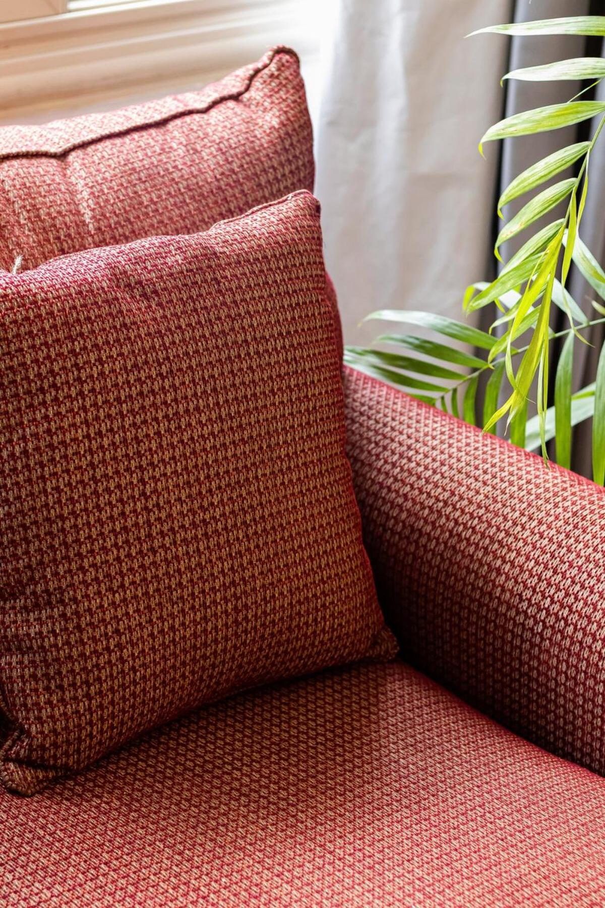 Classic Apartment near Nile corniche with Smart TV in Zamalek