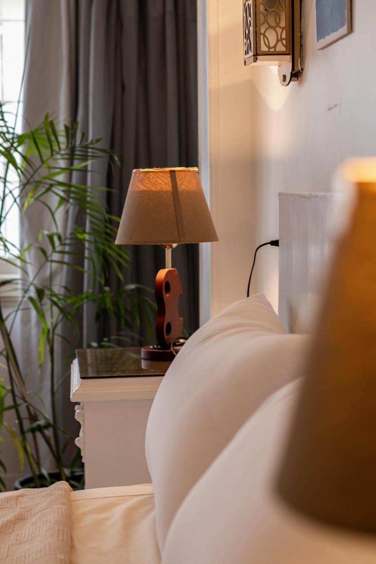 Classic Apartment near Nile corniche with Smart TV in Zamalek