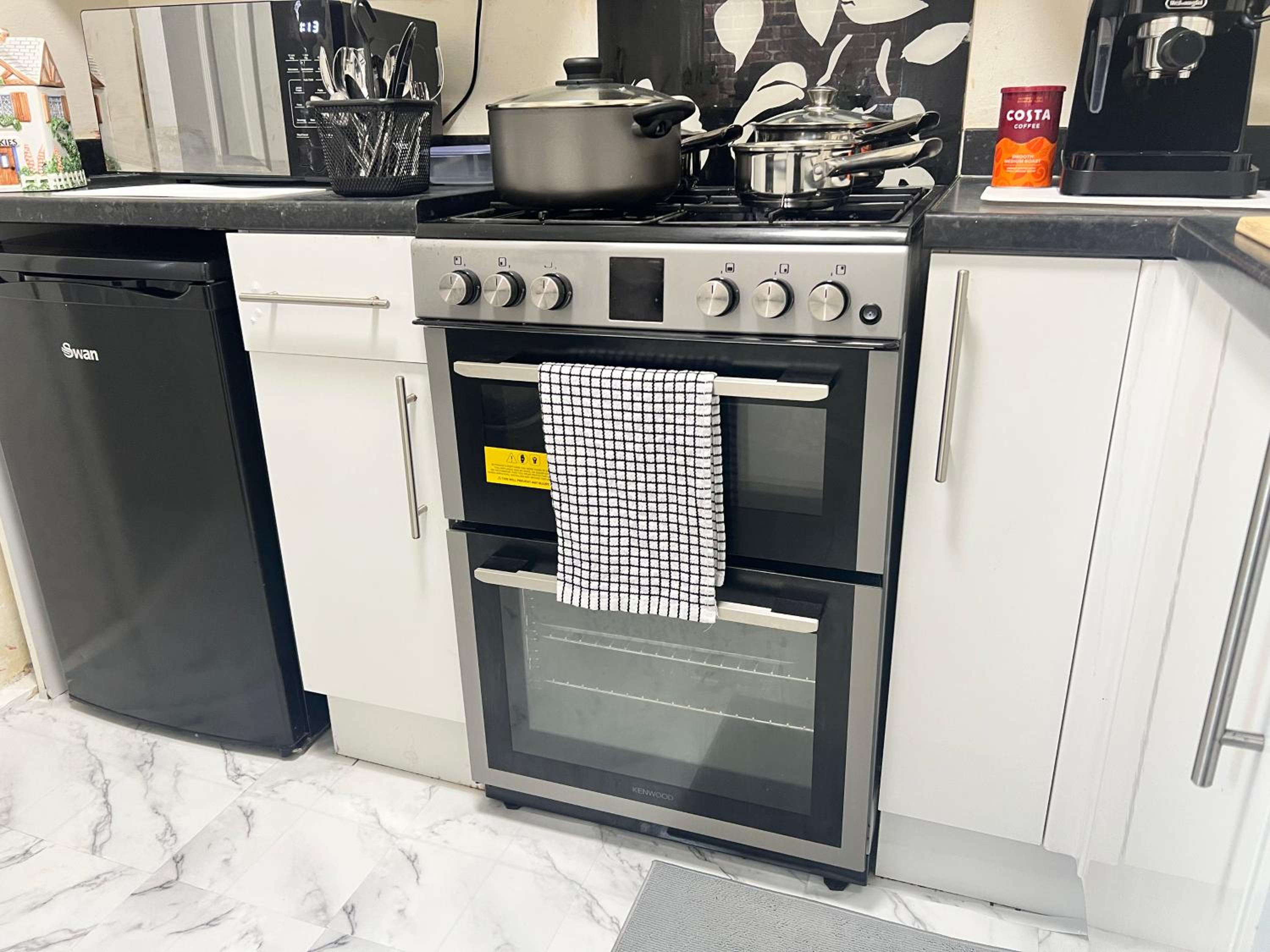 Contractors!, Available in June, 2BR Flat, Free Parking, Fast WIFI