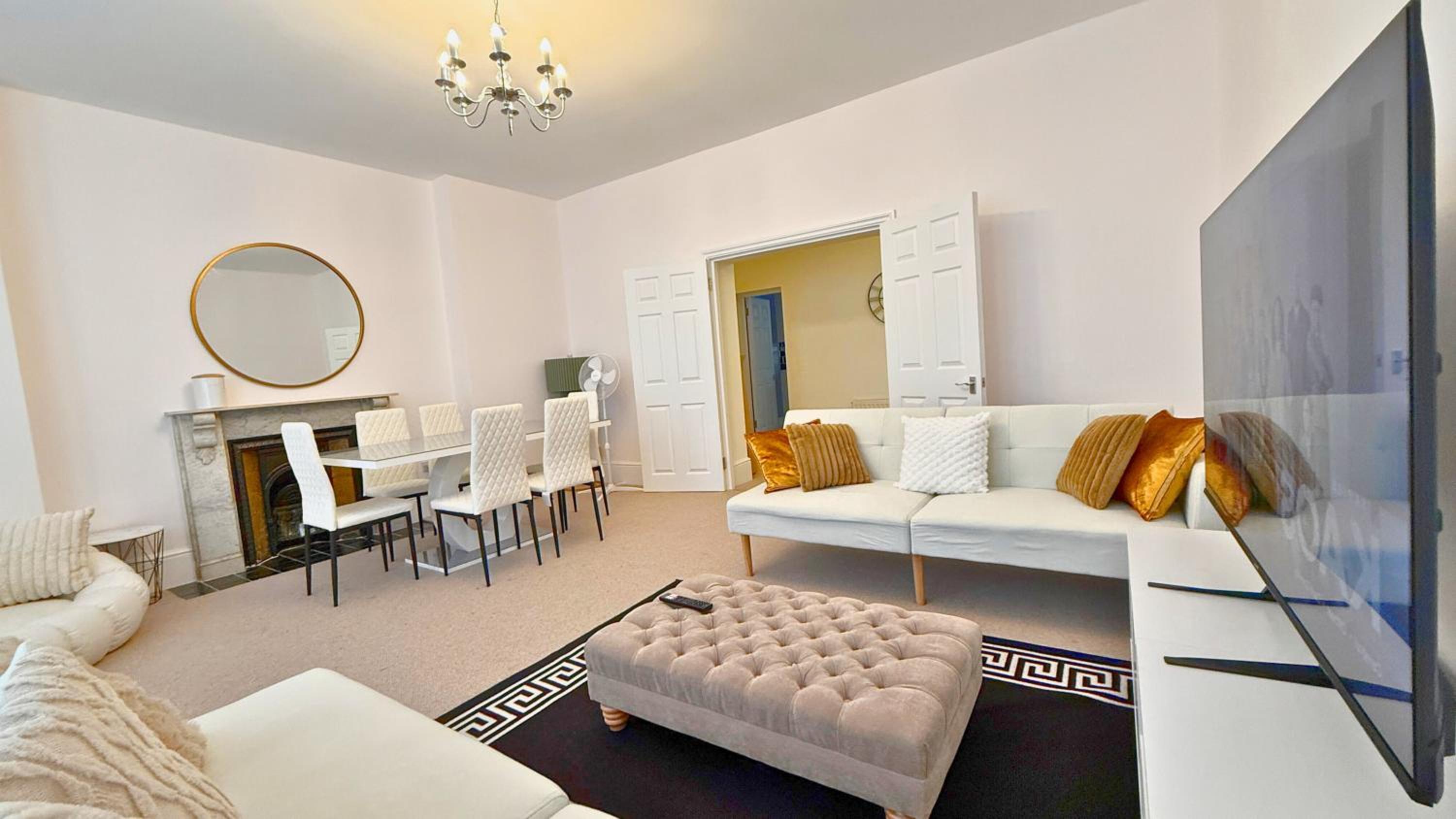 2000ft Huge, 3Bed 3Bath, AC, 5 mins to St James Park, Buckingham Palace