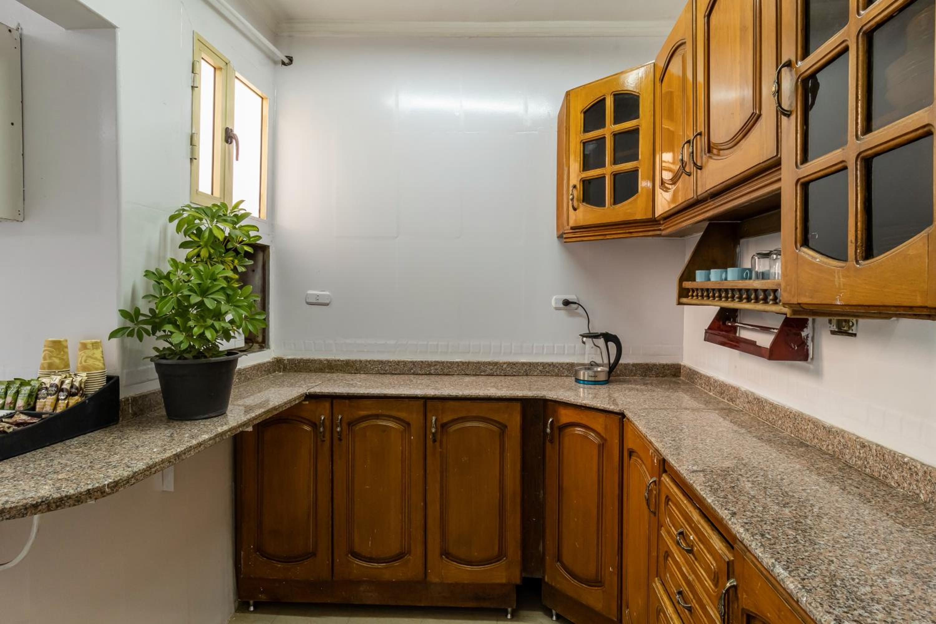 Classic Apartment near Nile corniche with Smart TV in Zamalek