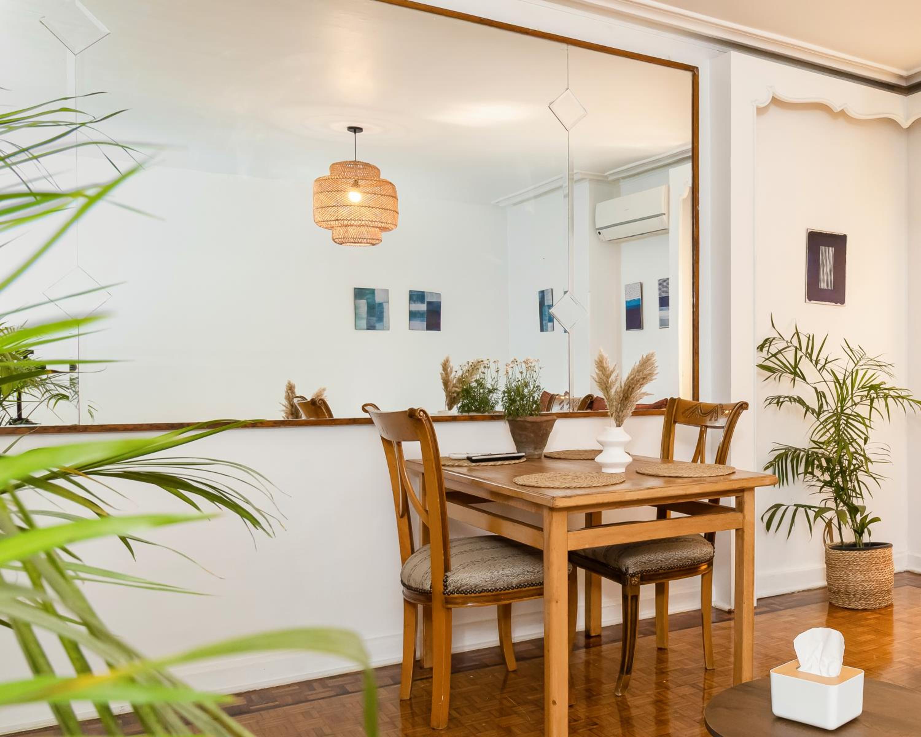 Classic Apartment near Nile corniche with Smart TV in Zamalek