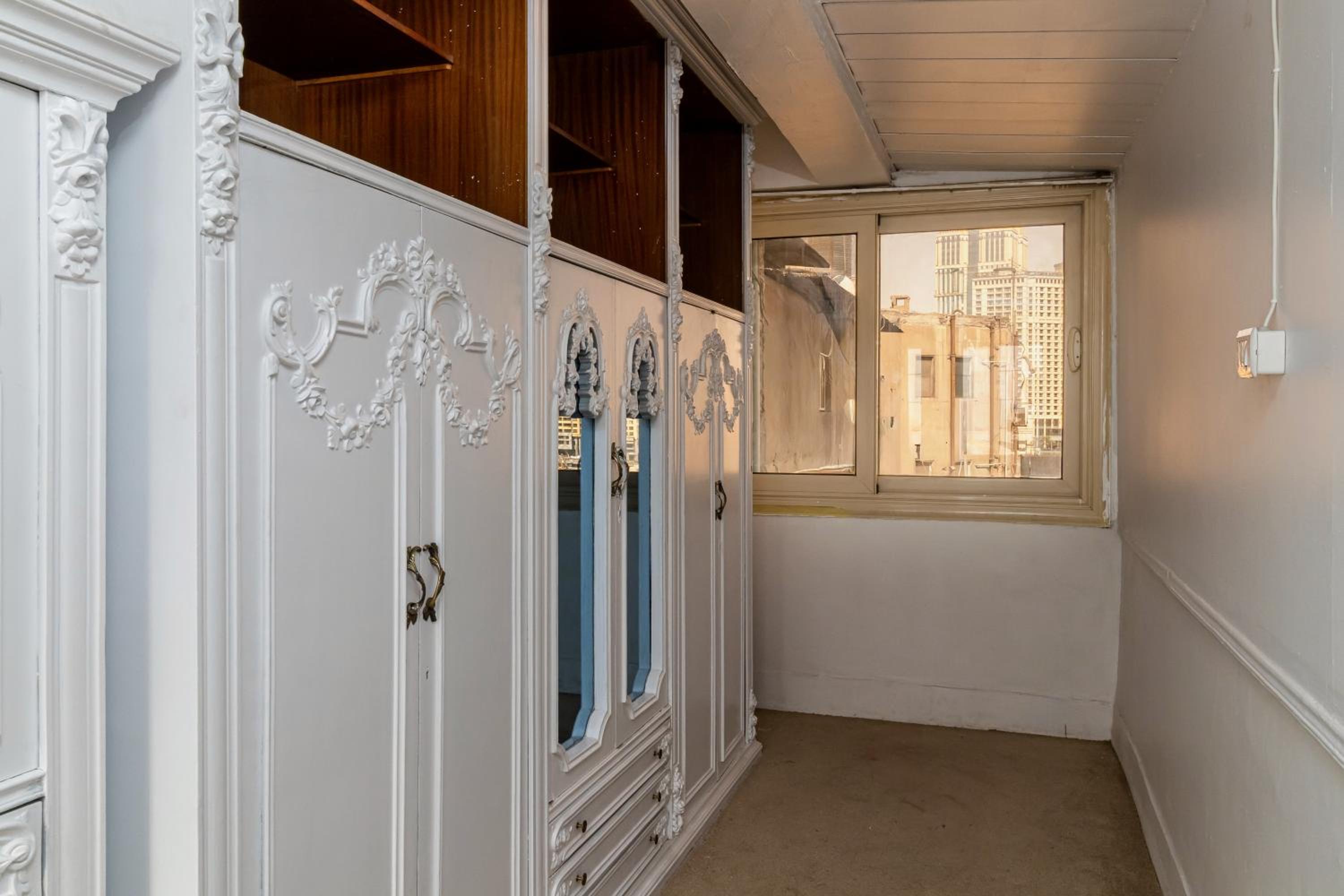 Classic Apartment near Nile corniche with Smart TV in Zamalek