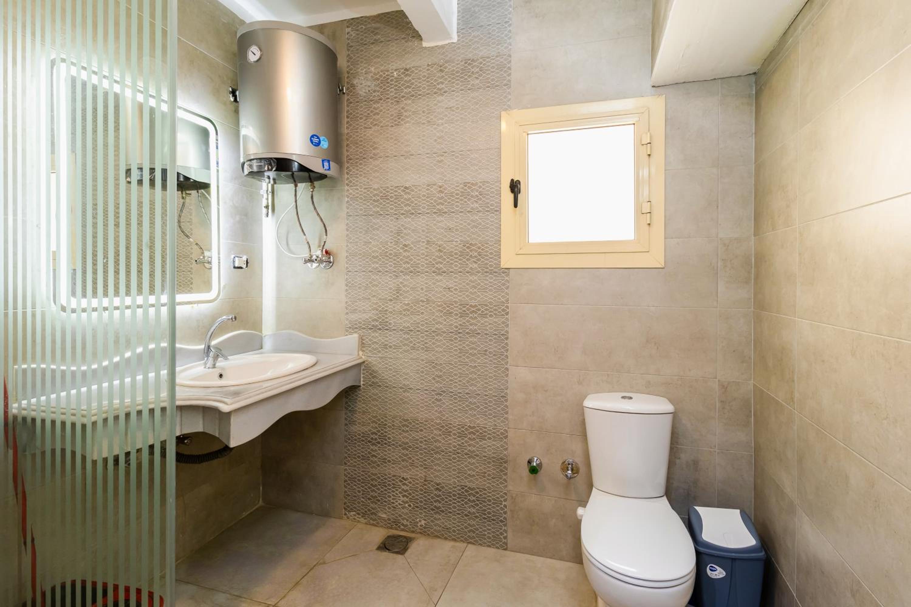 Classic Apartment near Nile corniche with Smart TV in Zamalek