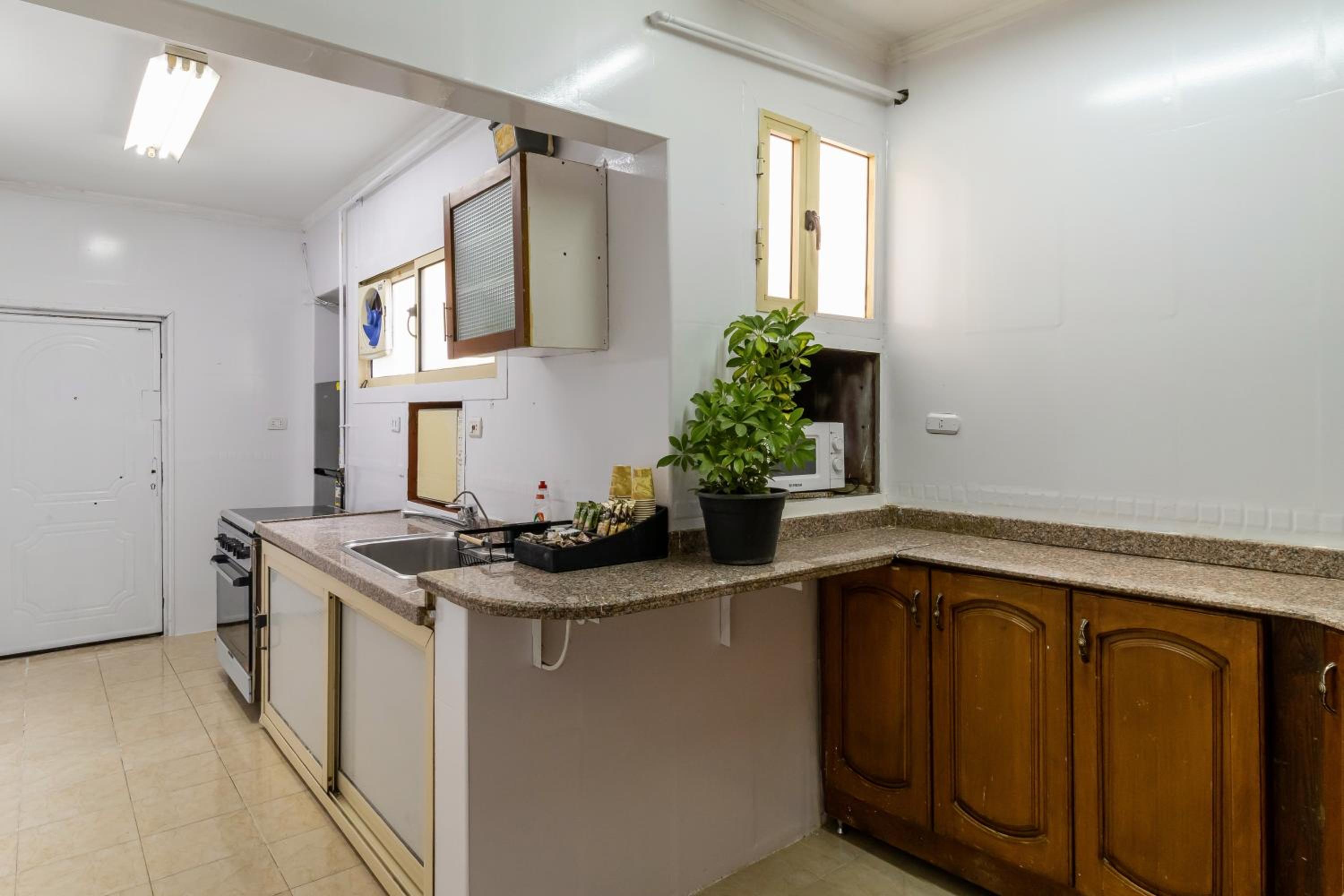 Classic Apartment near Nile corniche with Smart TV in Zamalek