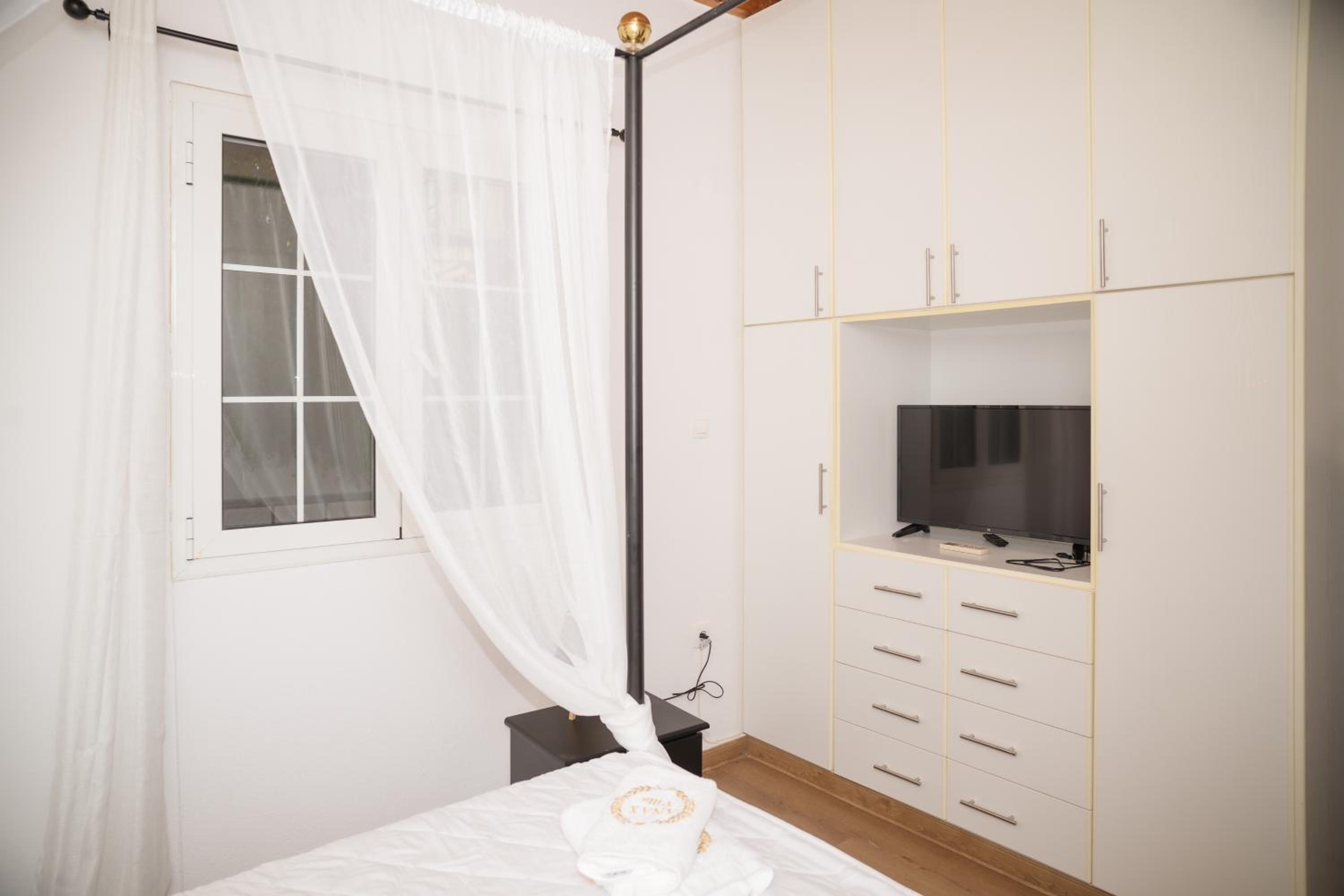 Anax Villa