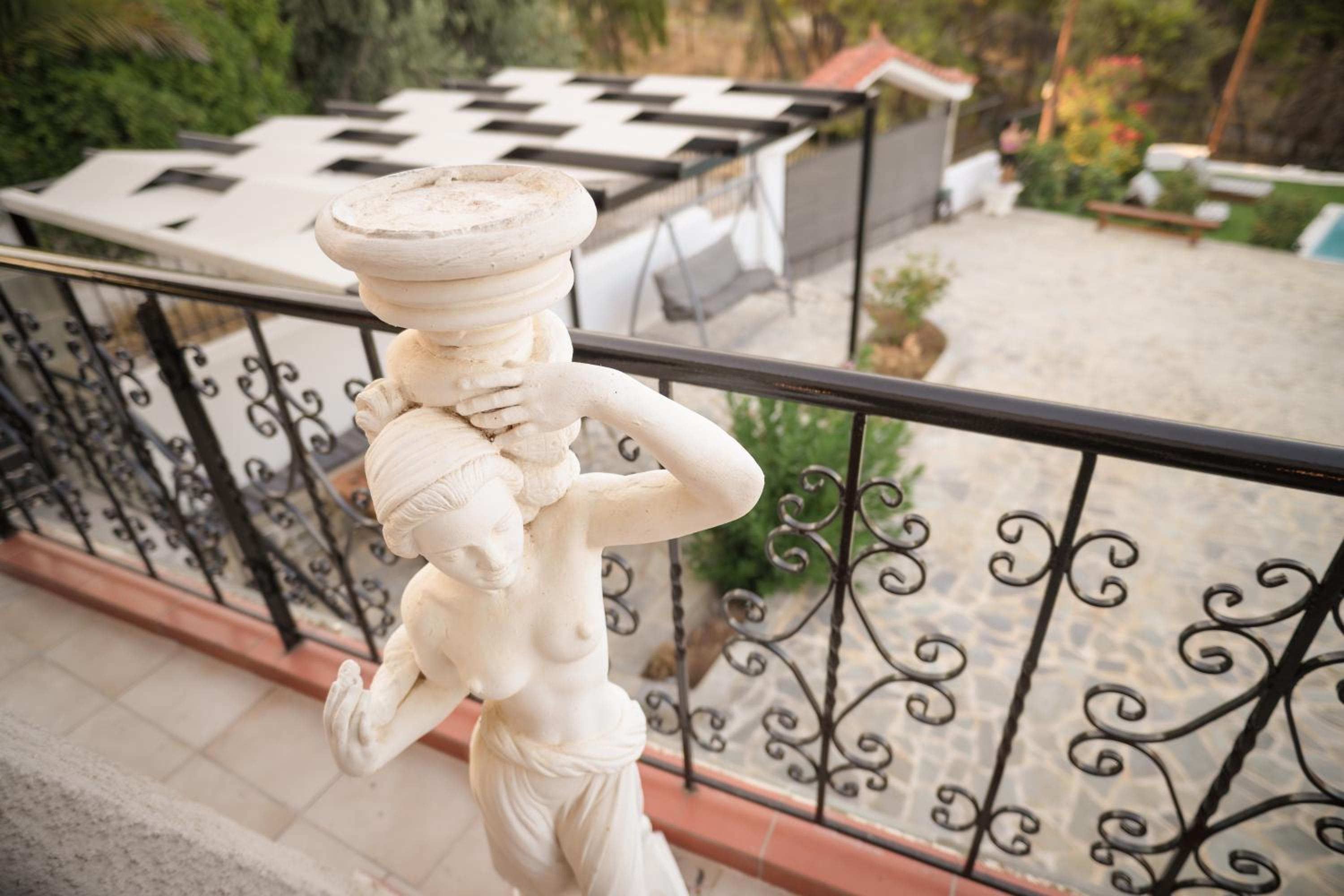 Anax Villa