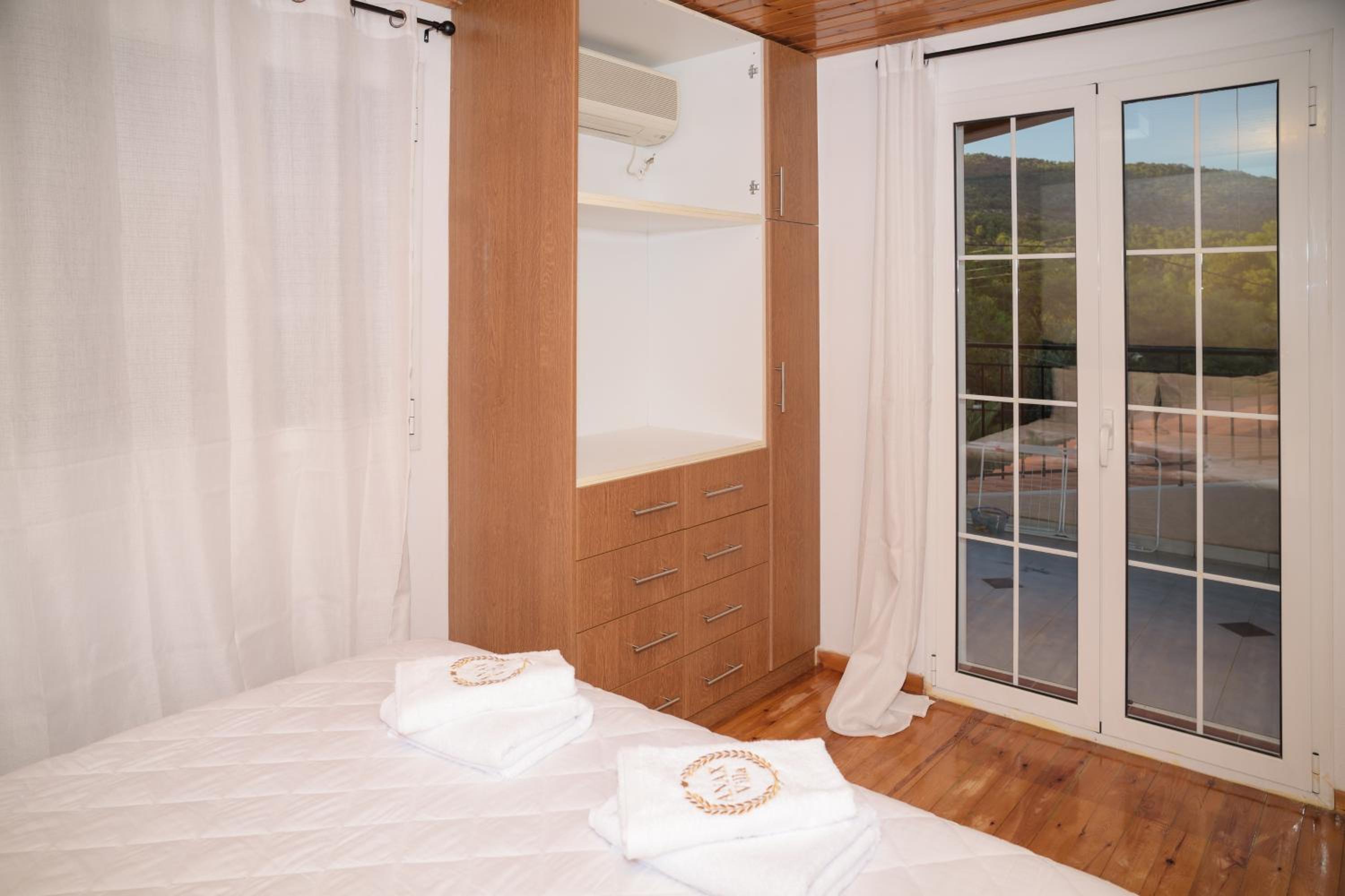 Anax Villa