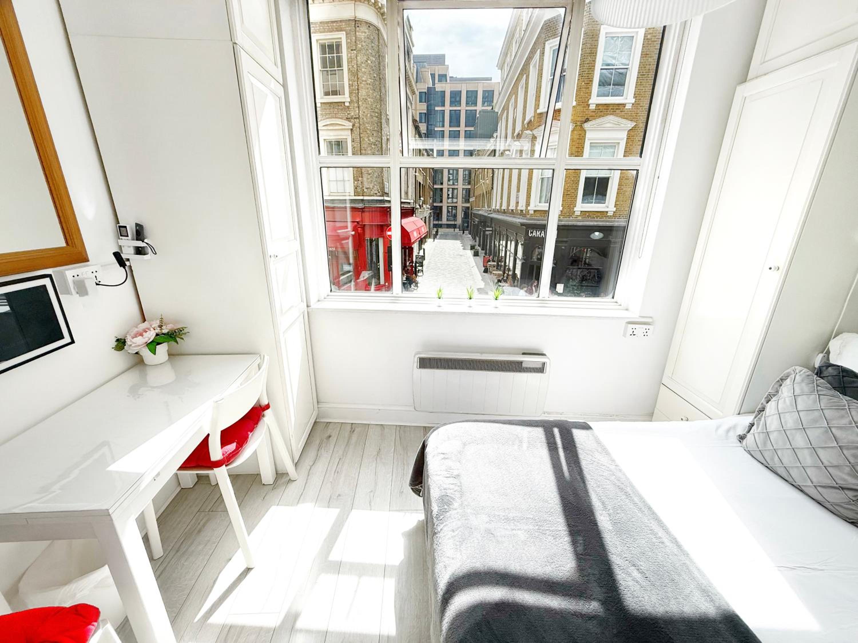 Luxurious Apartment with Patio in Covent Garden