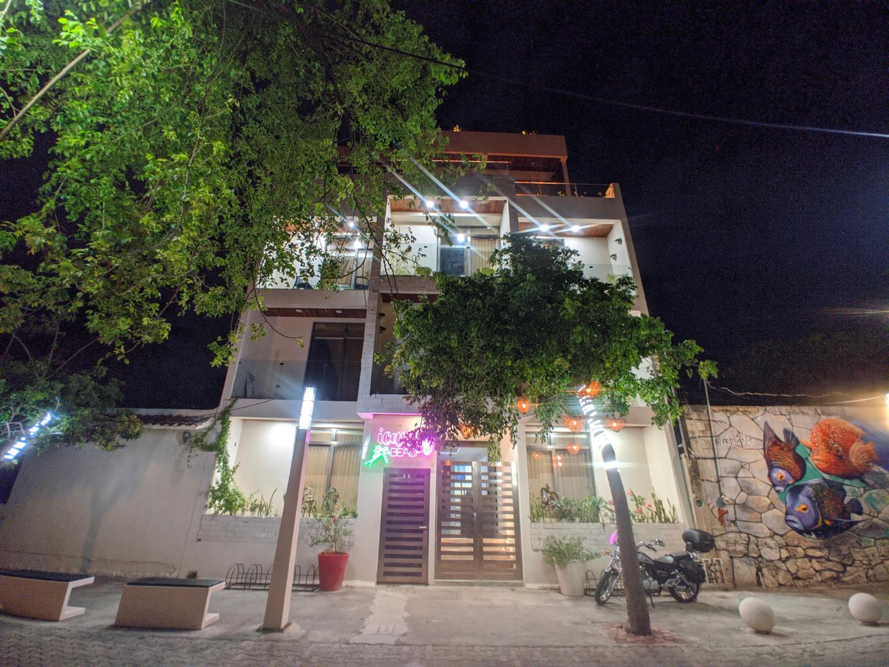Romantic Escape 1 Bedroom 500m from Beach King Bed Pool Gym Fast WiFi 204