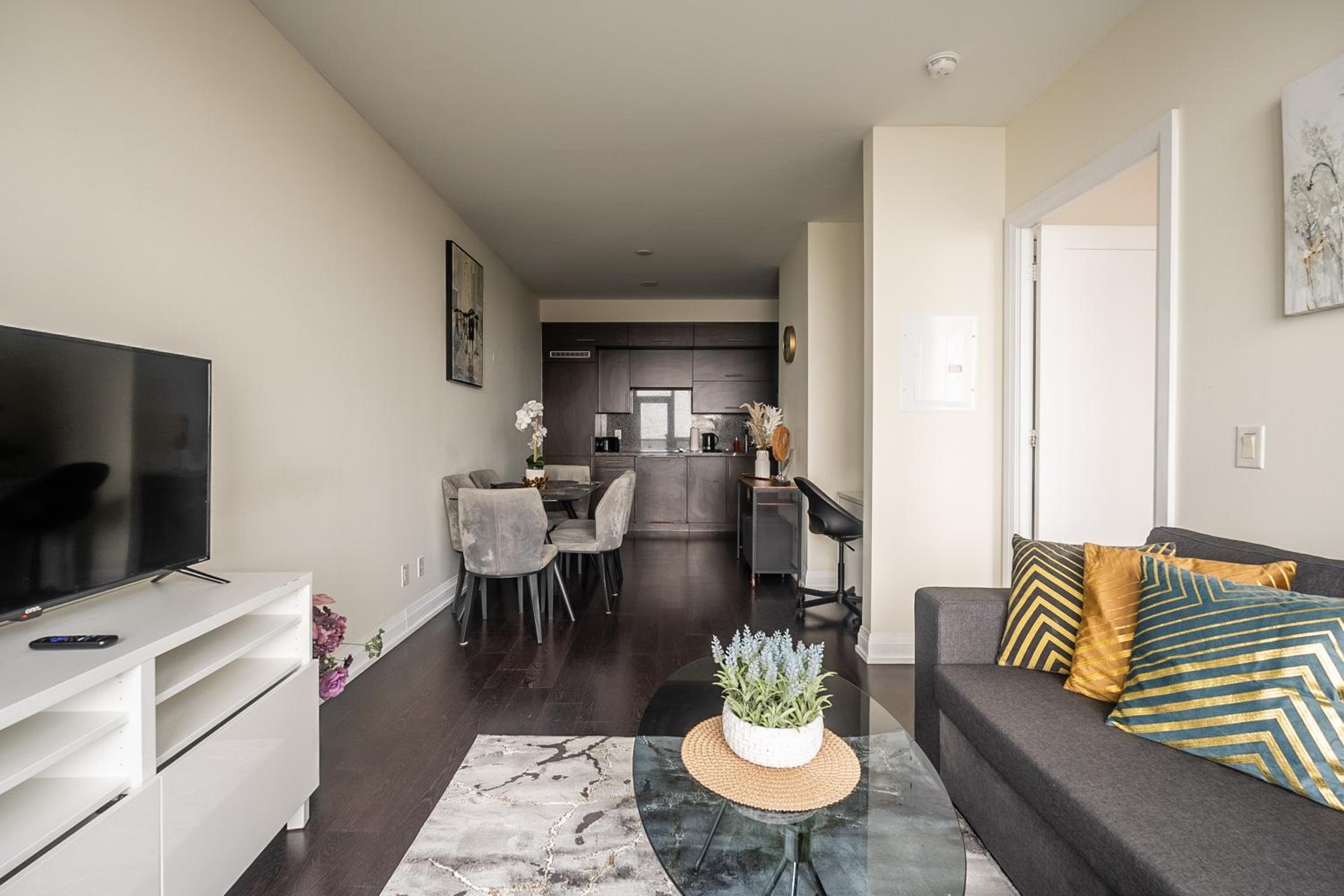1 Bedroom Apartment with Balcony and Skyline View in North York