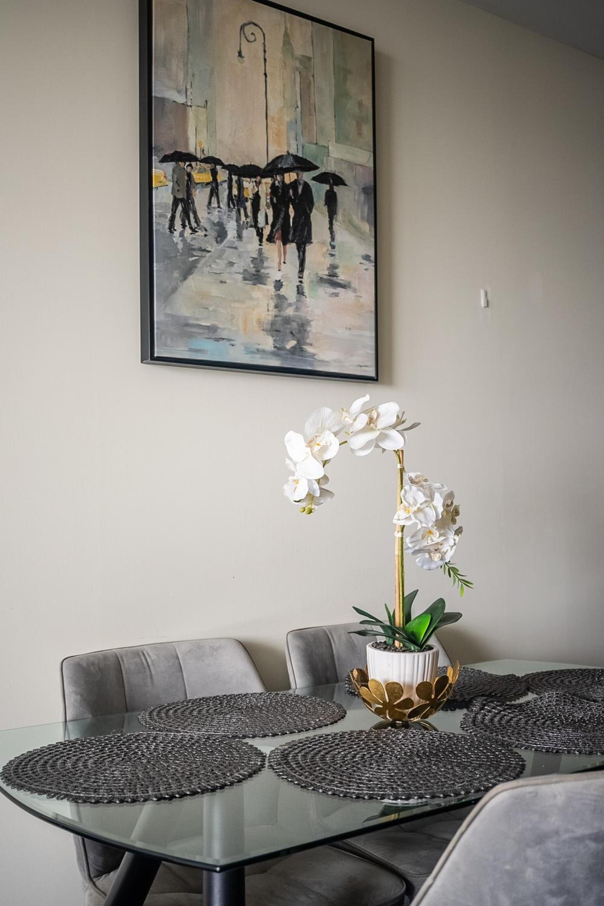 1 Bedroom Apartment with Balcony and Skyline View in North York
