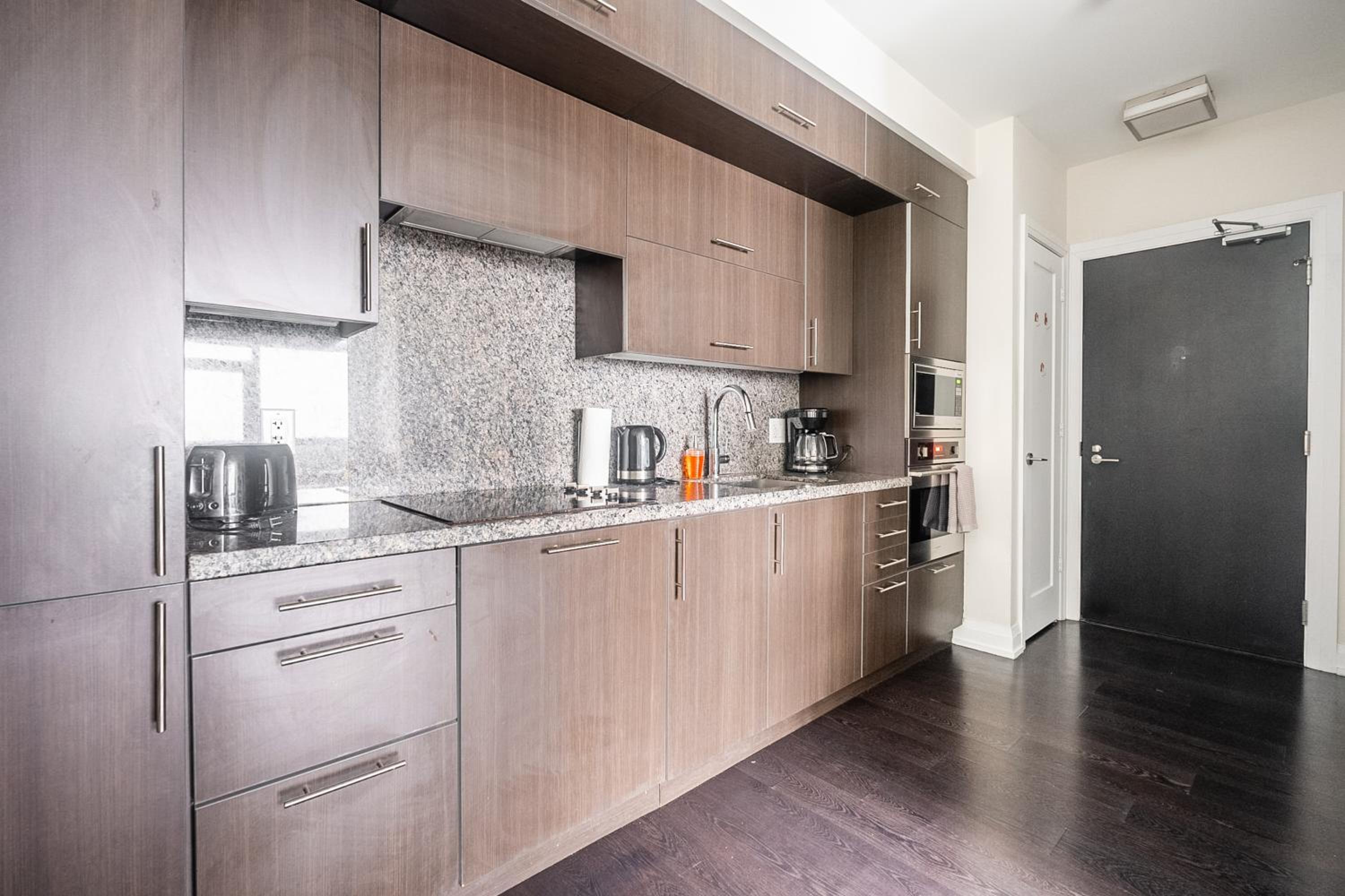 1 Bedroom Apartment with Balcony and Skyline View in North York