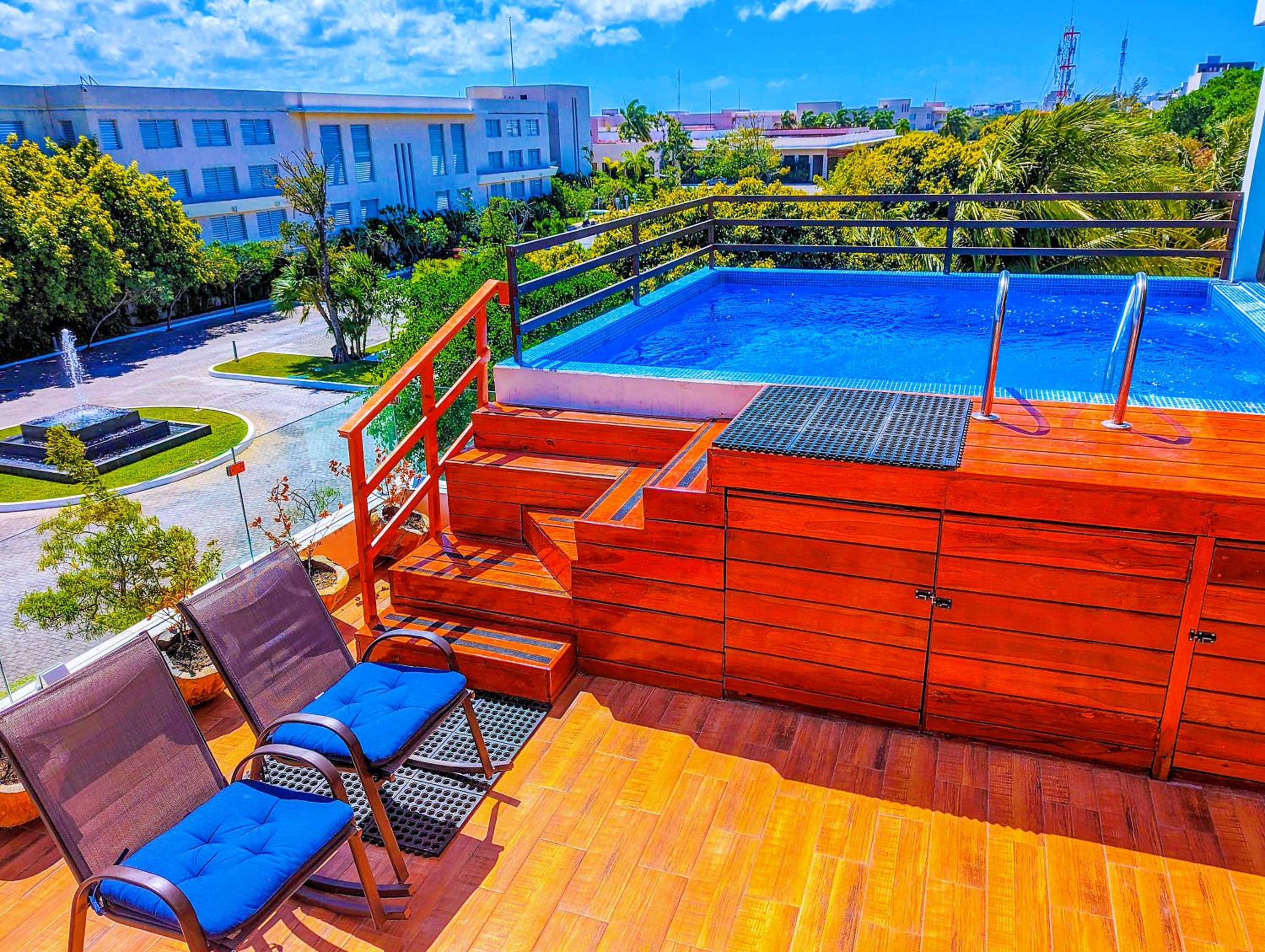 Romantic Escape 1 Bedroom 500m from Beach King Bed Pool Gym Fast WiFi 204