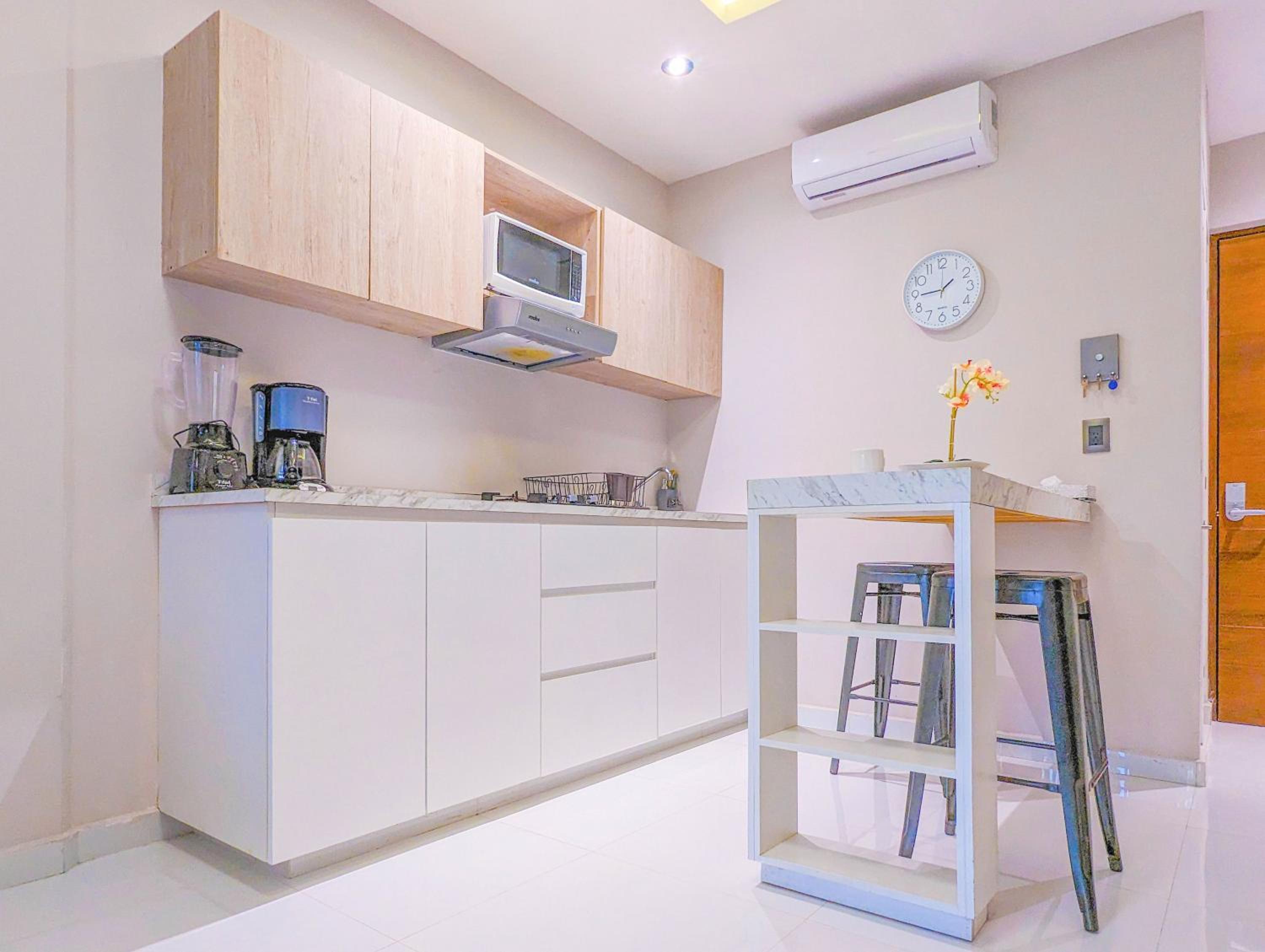Romantic Escape 1 Bedroom 500m from Beach King Bed Pool Gym Fast WiFi 204
