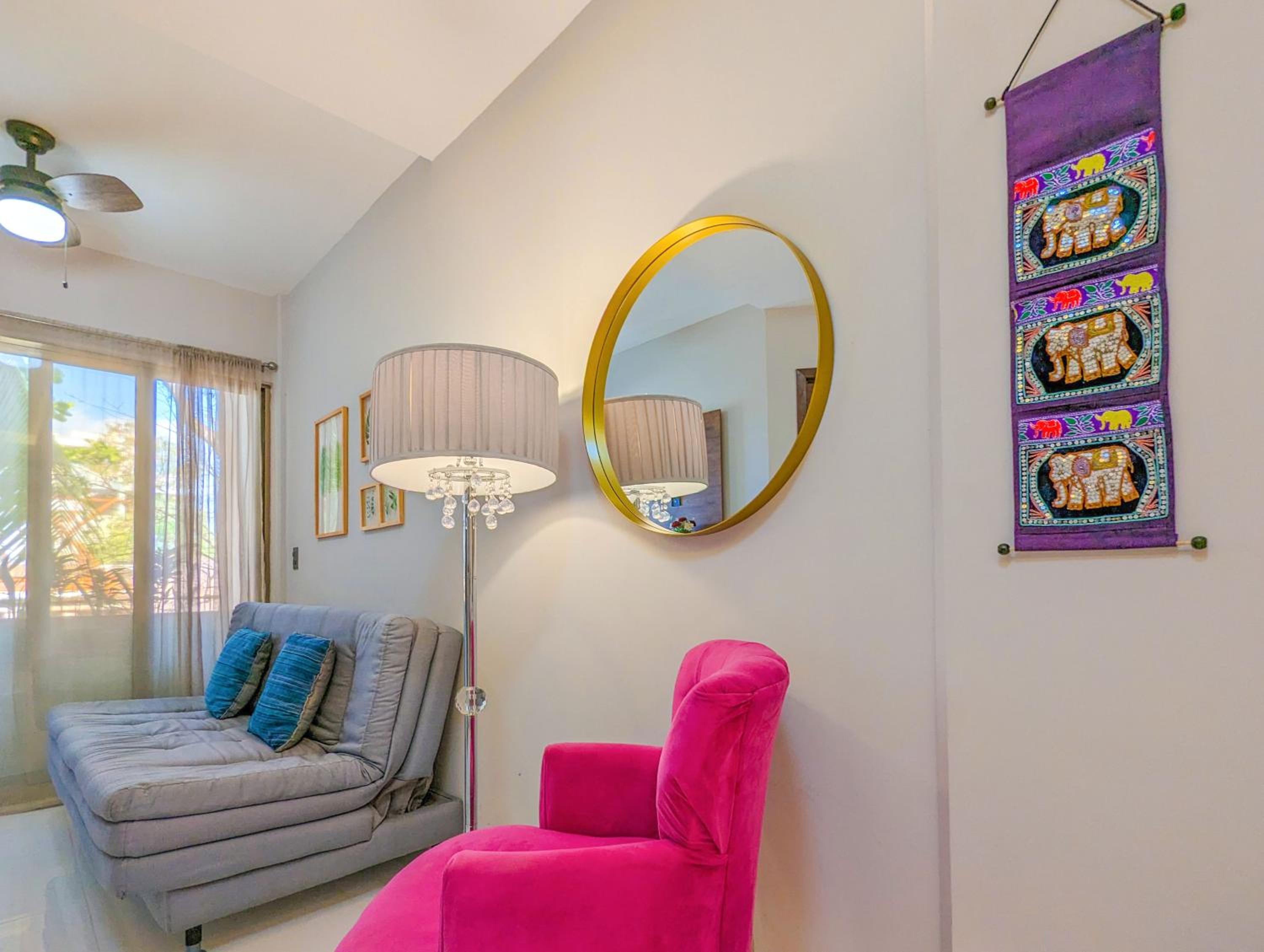 Romantic Escape 1 Bedroom 500m from Beach King Bed Pool Gym Fast WiFi 204