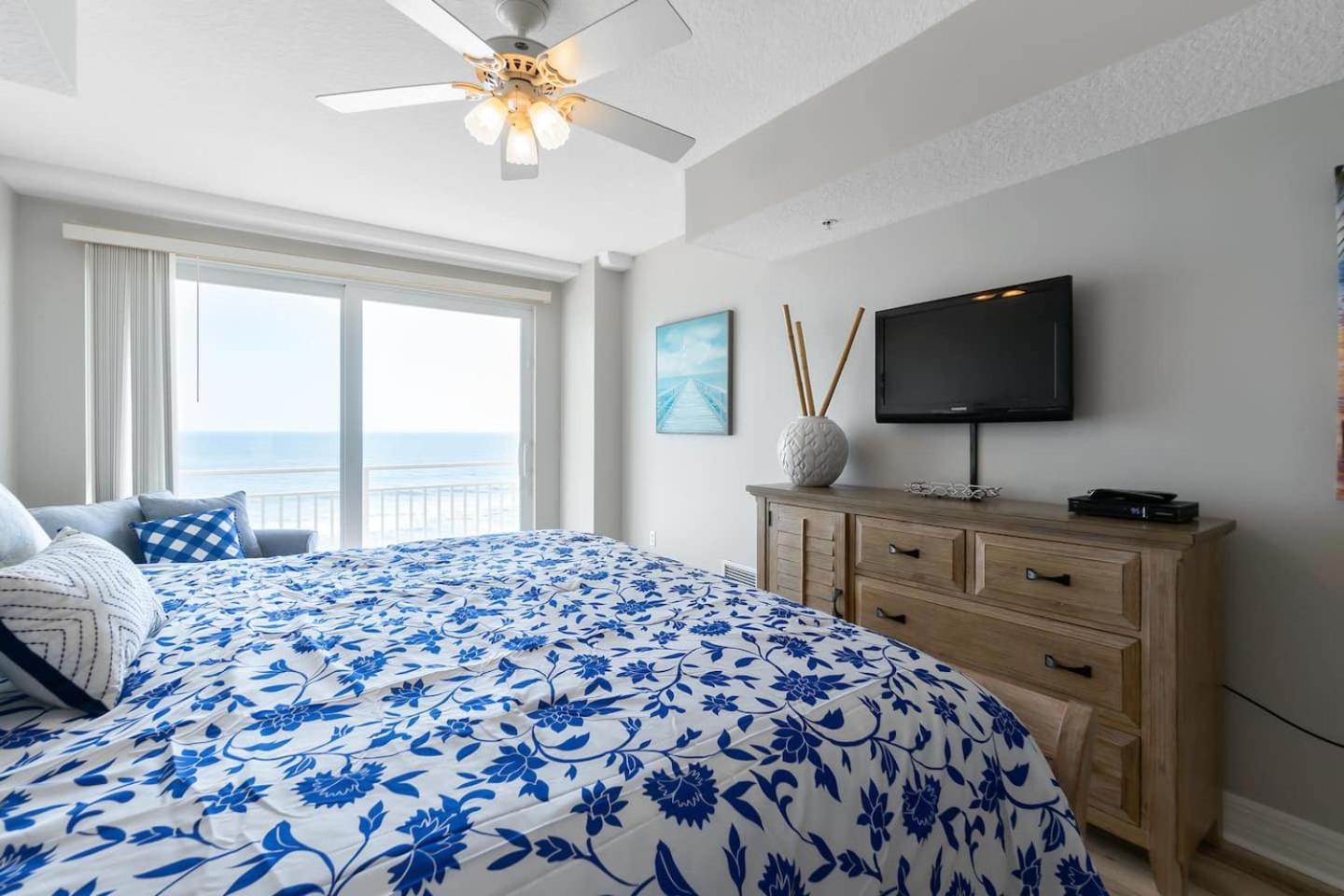 Beachfront 3BR Condo with Stunning Views Daytona