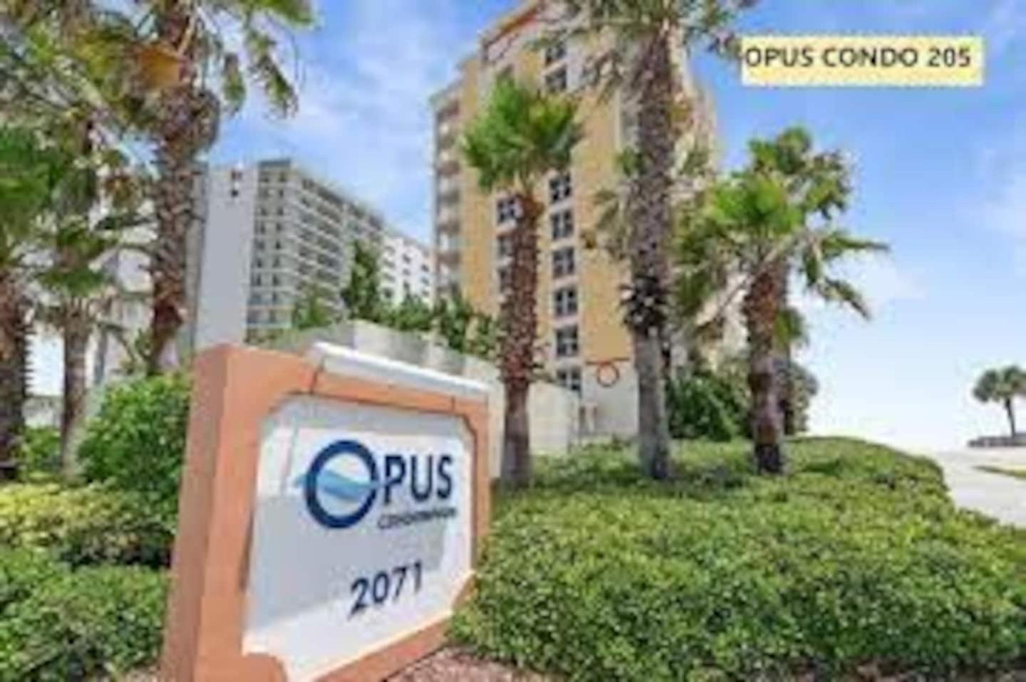Beachfront 3BR Condo with Stunning Views Daytona