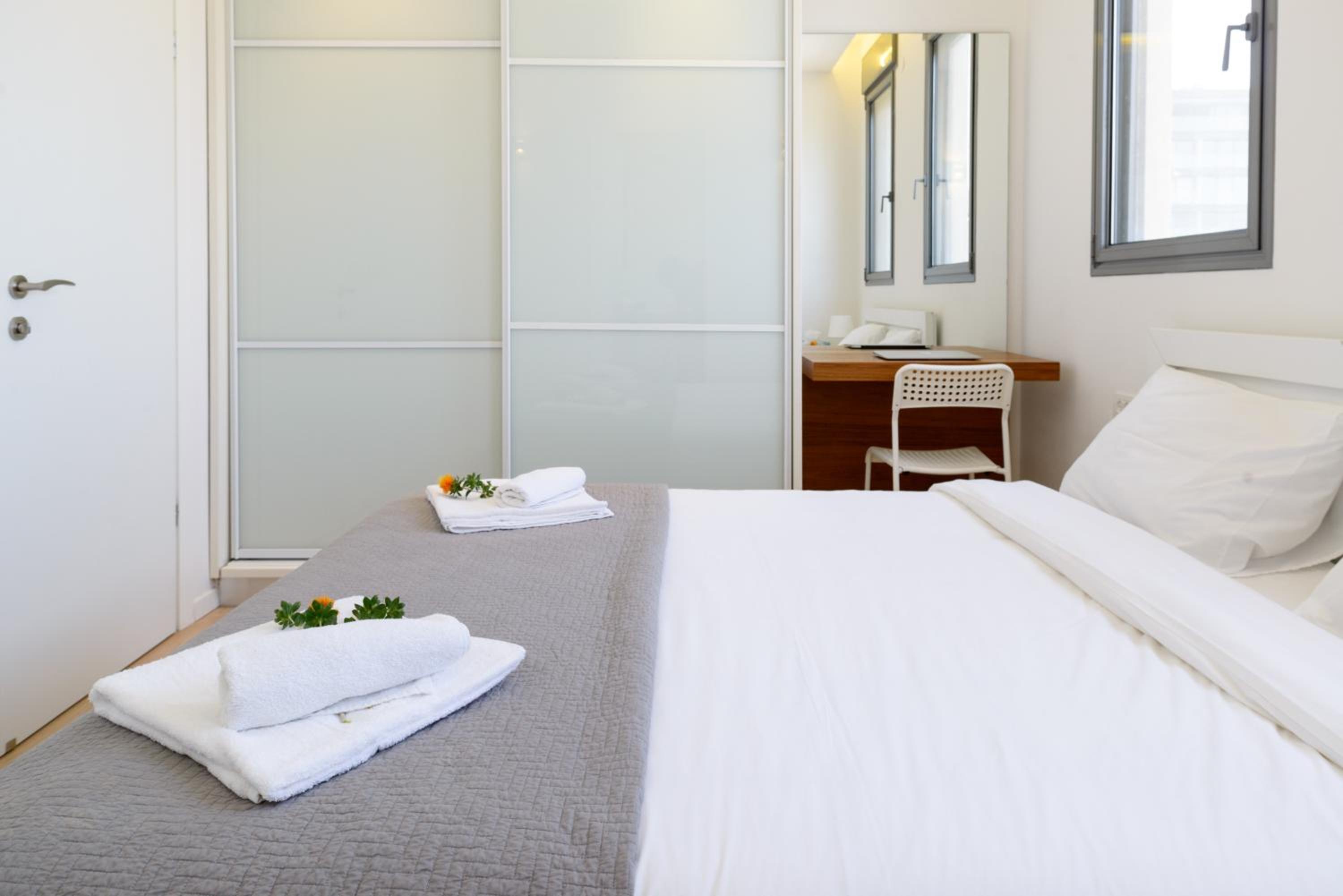 Mamad Comfort & Balcony In City Center By Feelhome
